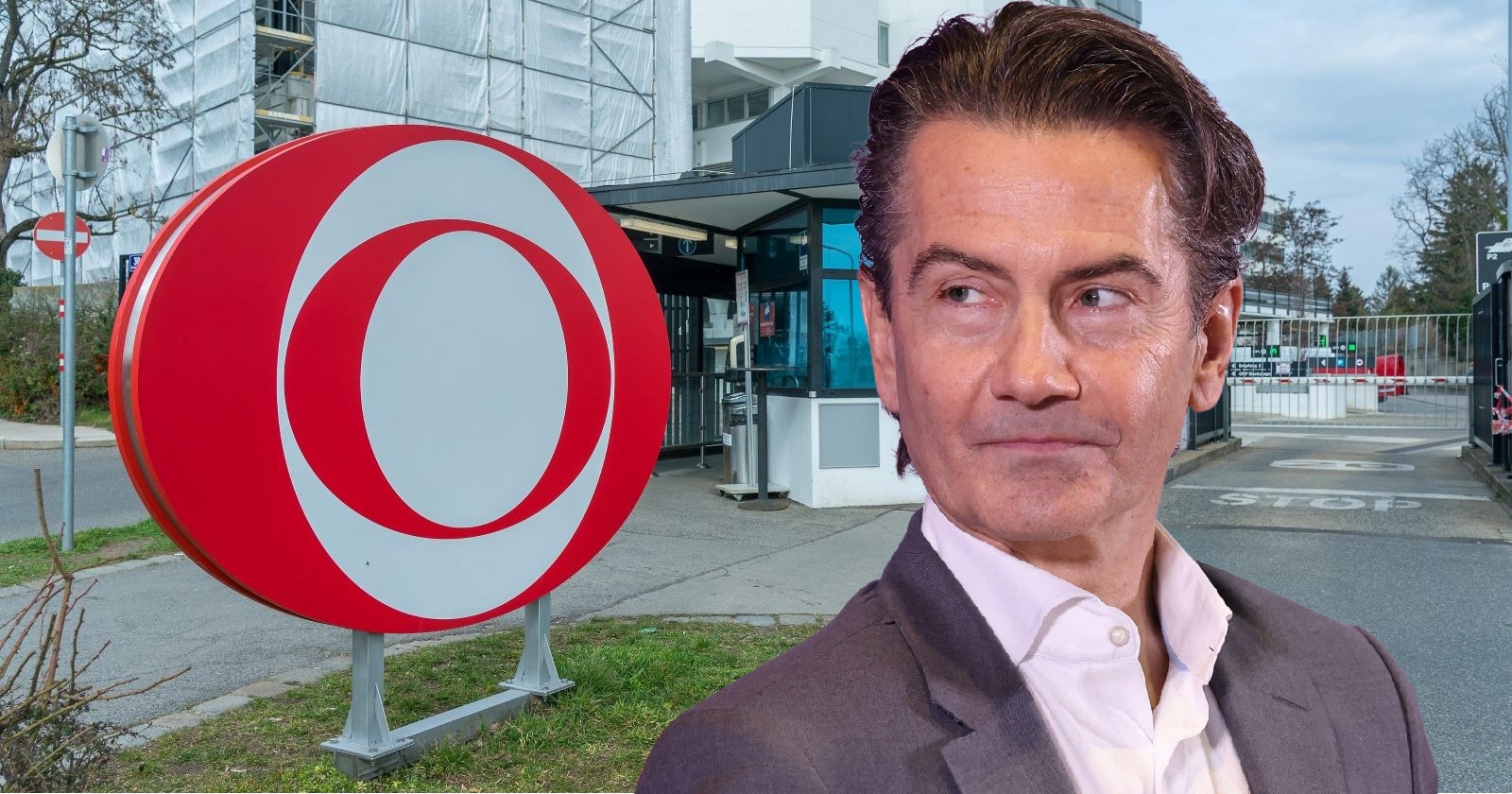 Roland Weißmann steht vor der ORF-Zentrale in Wien, nachdem der ORF nach einer Untersuchung und Compliance-Prüfung seine Kündigung beschlossen hat.