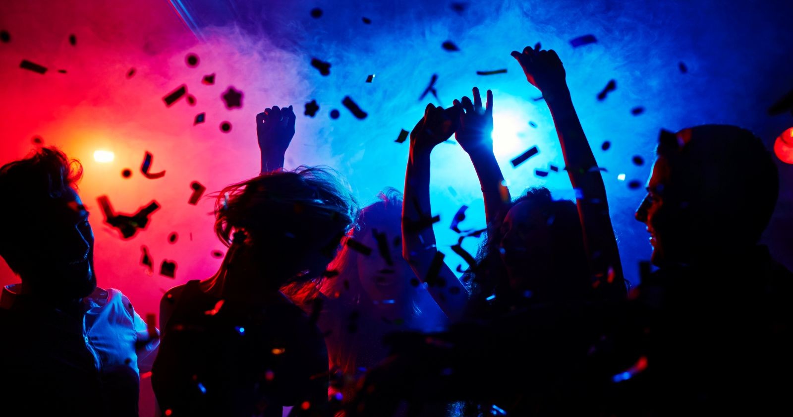 Tanzende Menschen, Konfetti-Regen und Discobeleuchtung: Ausgelassene Stimmung wie hier wird 2026 ausbleiben: Kult-Festival Spring Festival 2026 in Graz abgesagt