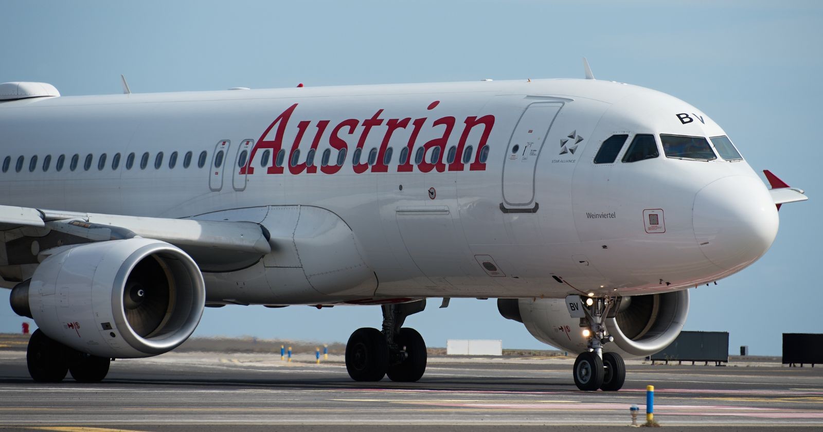 Austrian Airlines Airbus A320 steht nach Startabbruch wegen Triebwerksproblem auf Gran Canaria am Boden