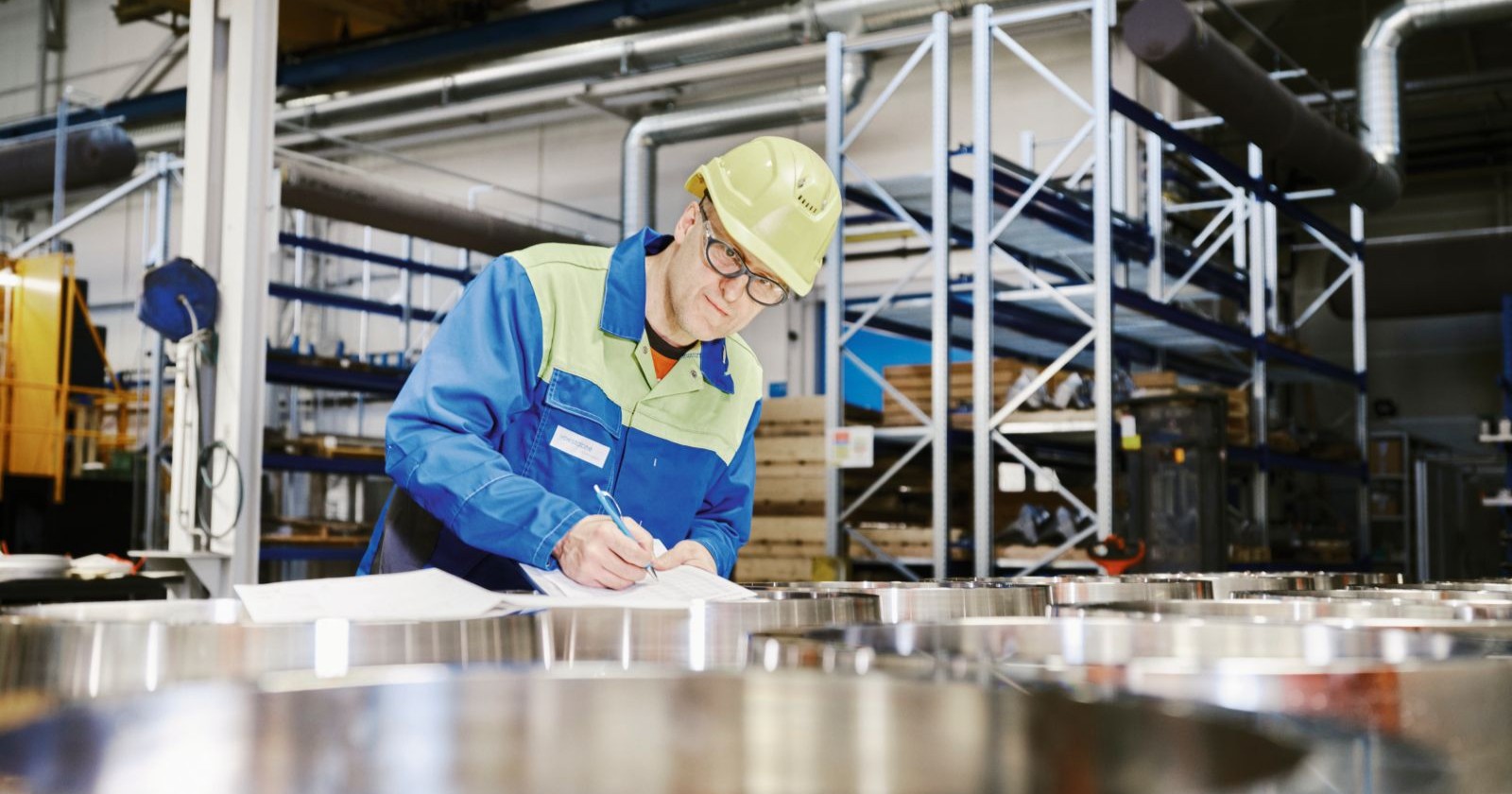 Produktion von High-Tech-Stahlbauteilen für Flugzeugtriebwerke in einem Werk der voestalpine