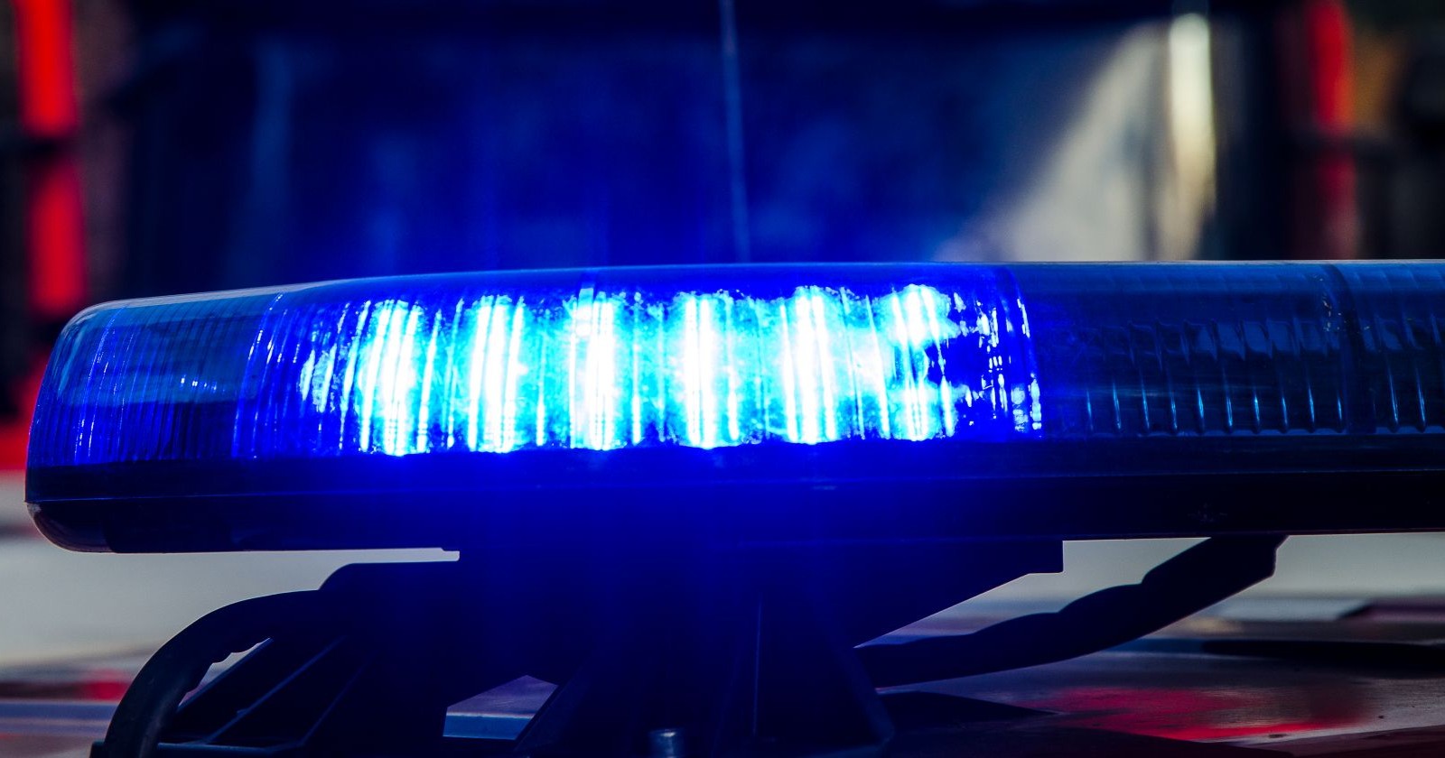 Polizeiauto mit Blaulicht bei Einsatz auf der Westautobahn nach Verfolgung eines alkoholisierten Lenkers mit 250 km/h