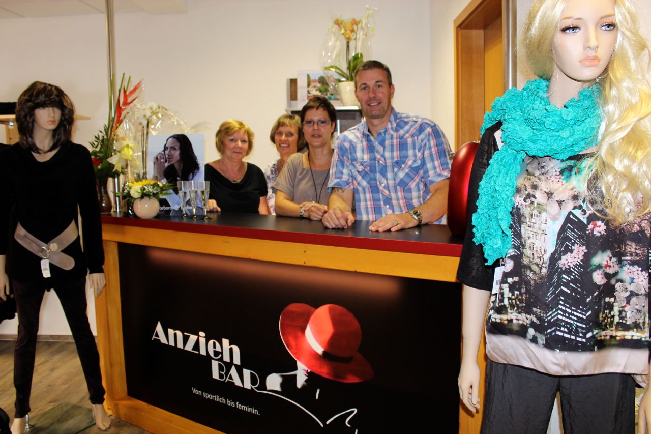 Jana Leinweber (2.von rechts) und ihre Crew.