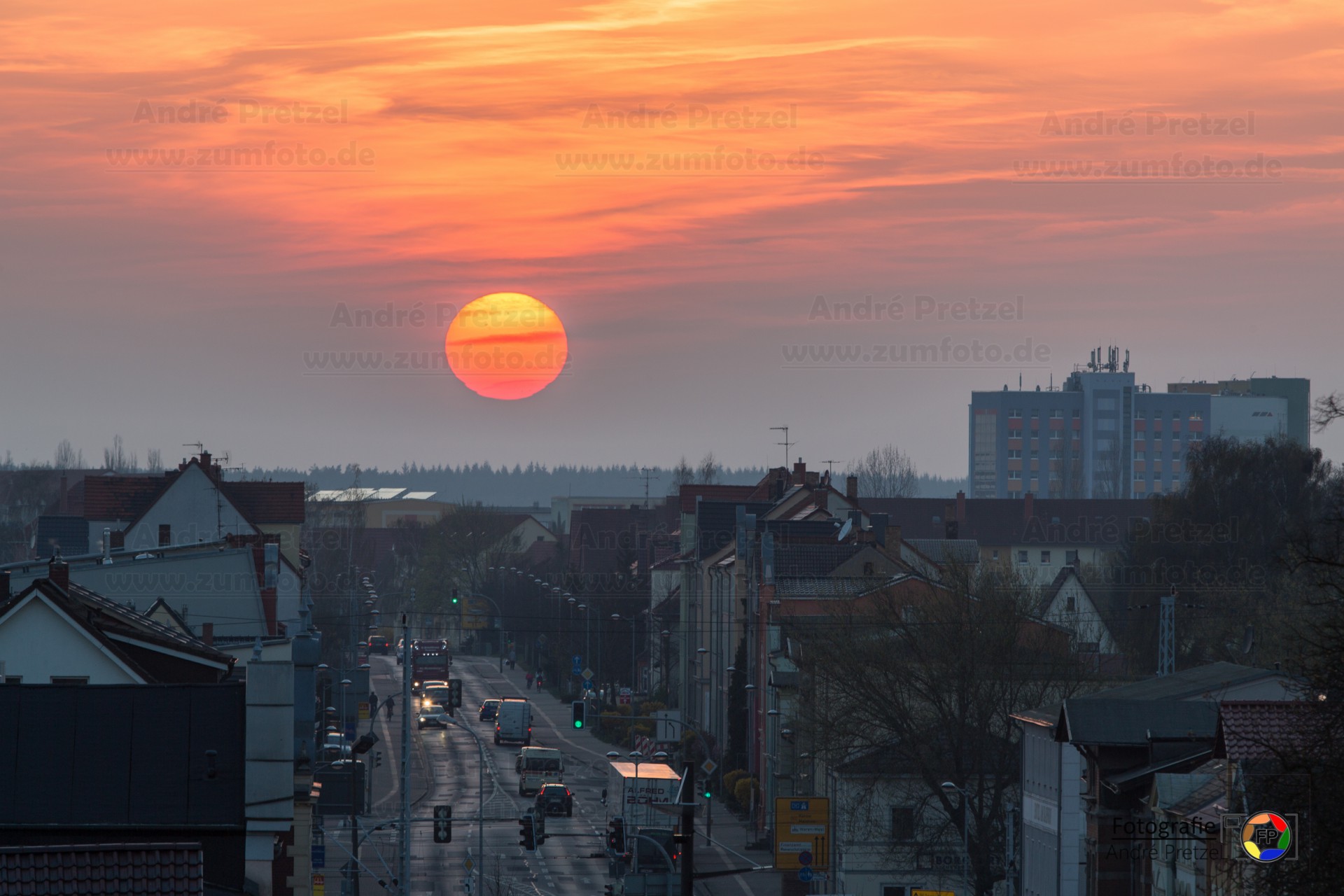 Hier ist die Sonne mal nicht über dem Warener Hafen, sondern...? ;-)