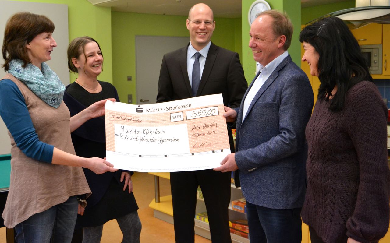 Spendencheckübergabe Röbel