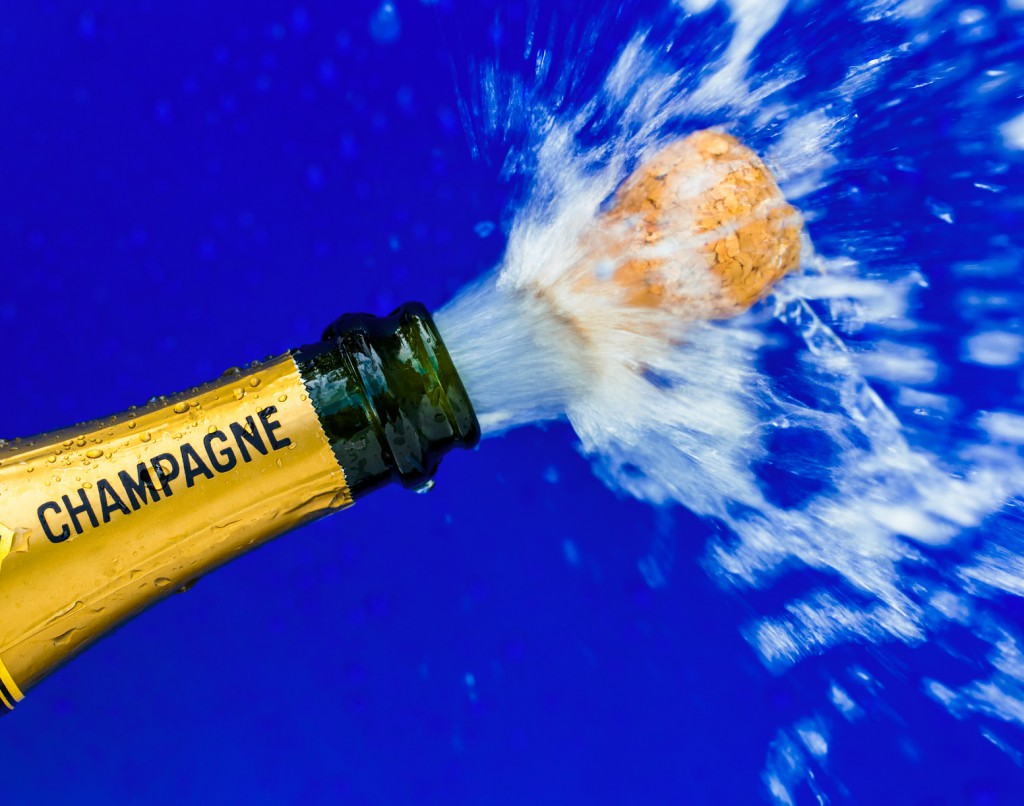 Champagnerflasche wird geöffnet
