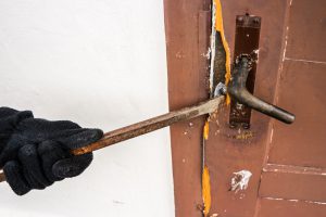 Einbruch mit einer Brechstange