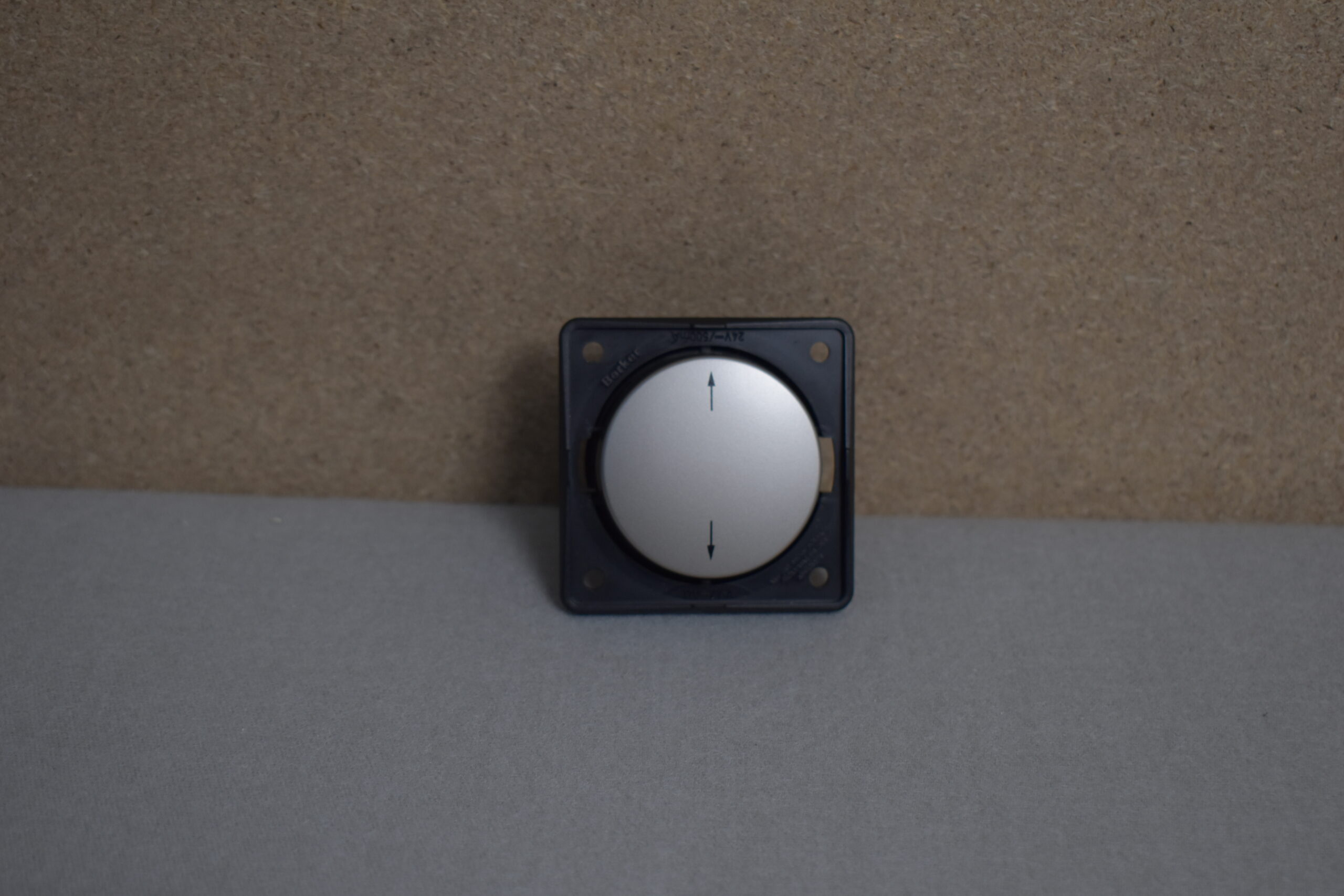 Berker Wippschalter Pfeil oben / unten Silber matt