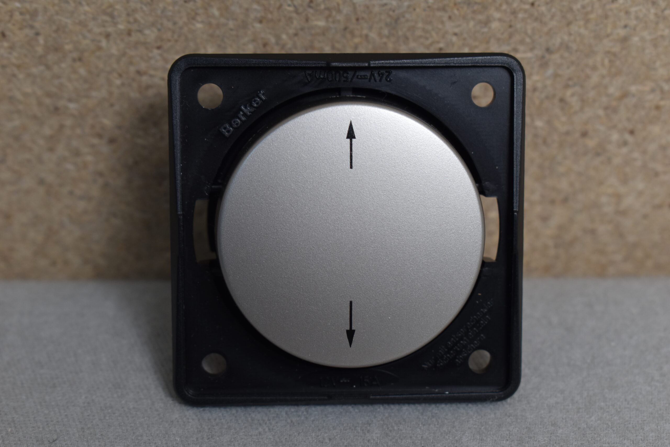 Berker Wippschalter Pfeil oben / unten Silber matt