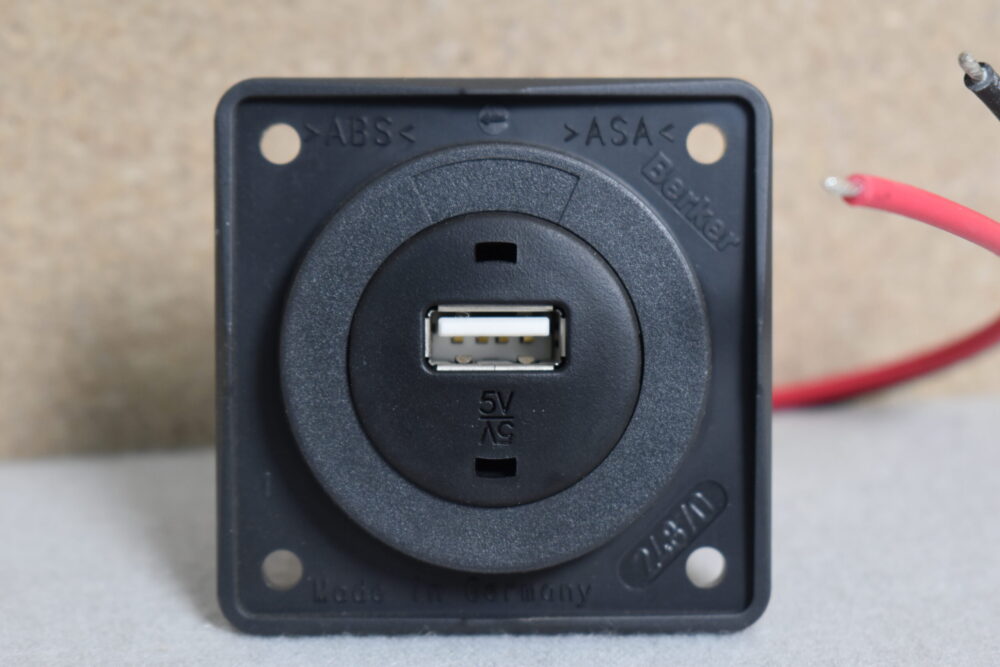 Berker Integro USB Ladesteckdose 12V anthrazit matt