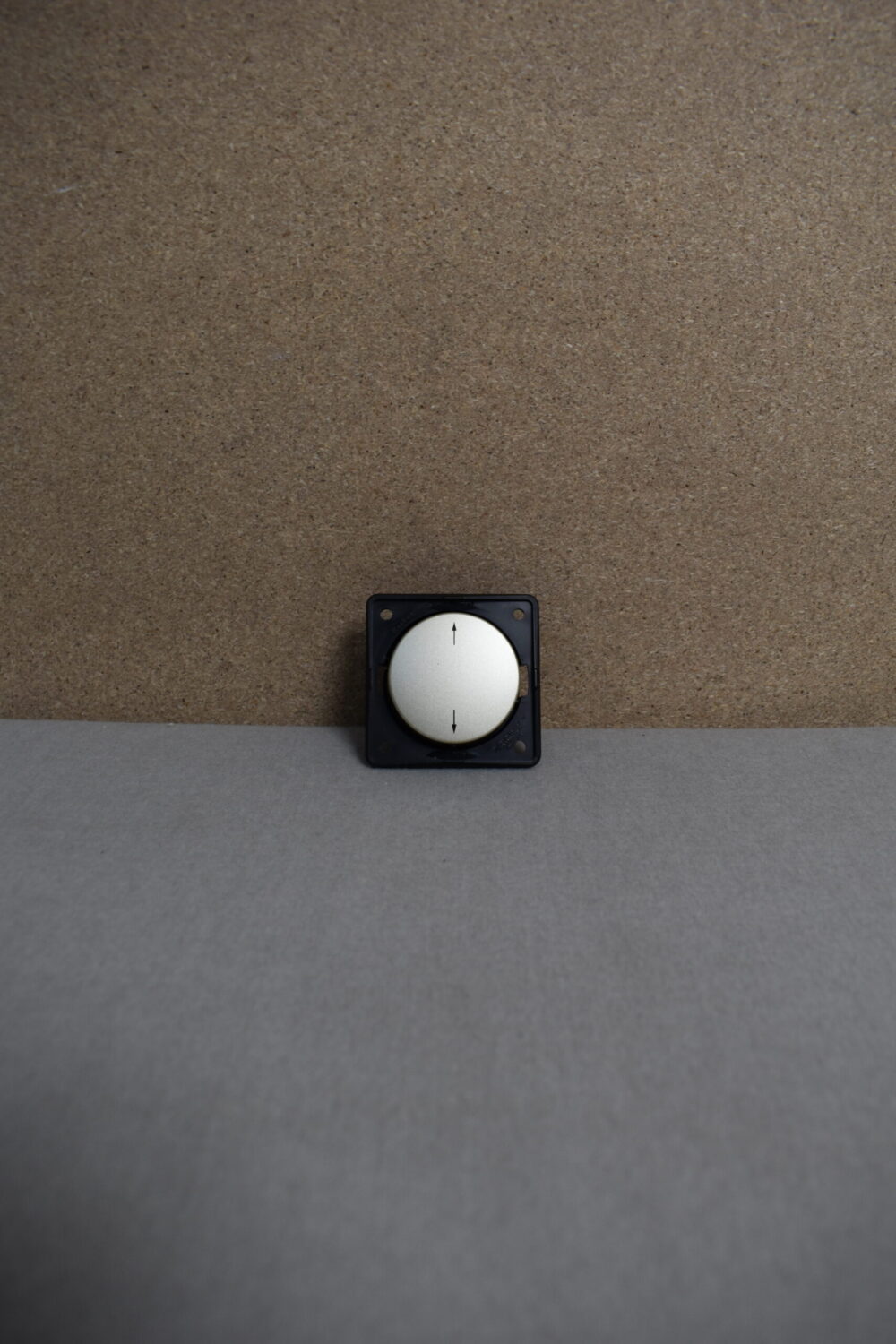 Berker Wippschalter Pfeil hoch / runter bronze
