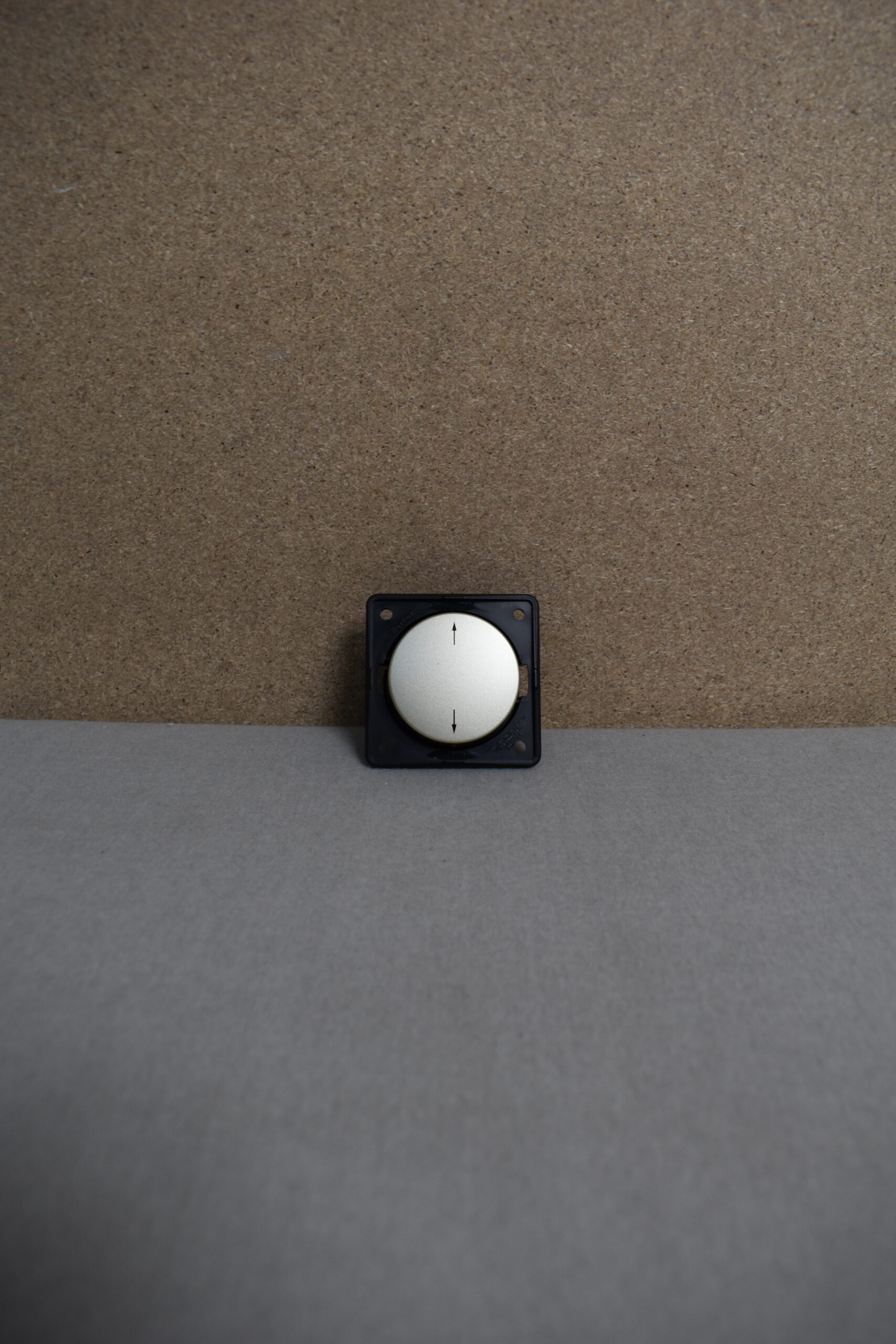 Berker Wippschalter Pfeil hoch / runter bronze