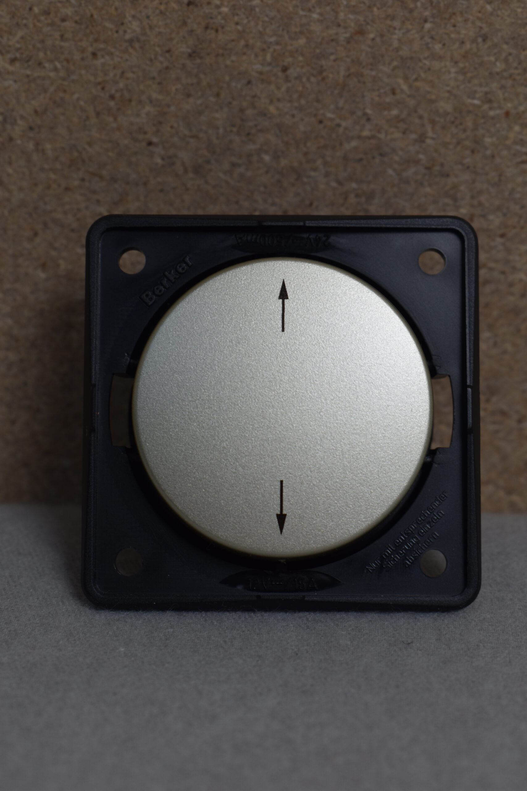 Berker Wippschalter Pfeil hoch / runter bronze