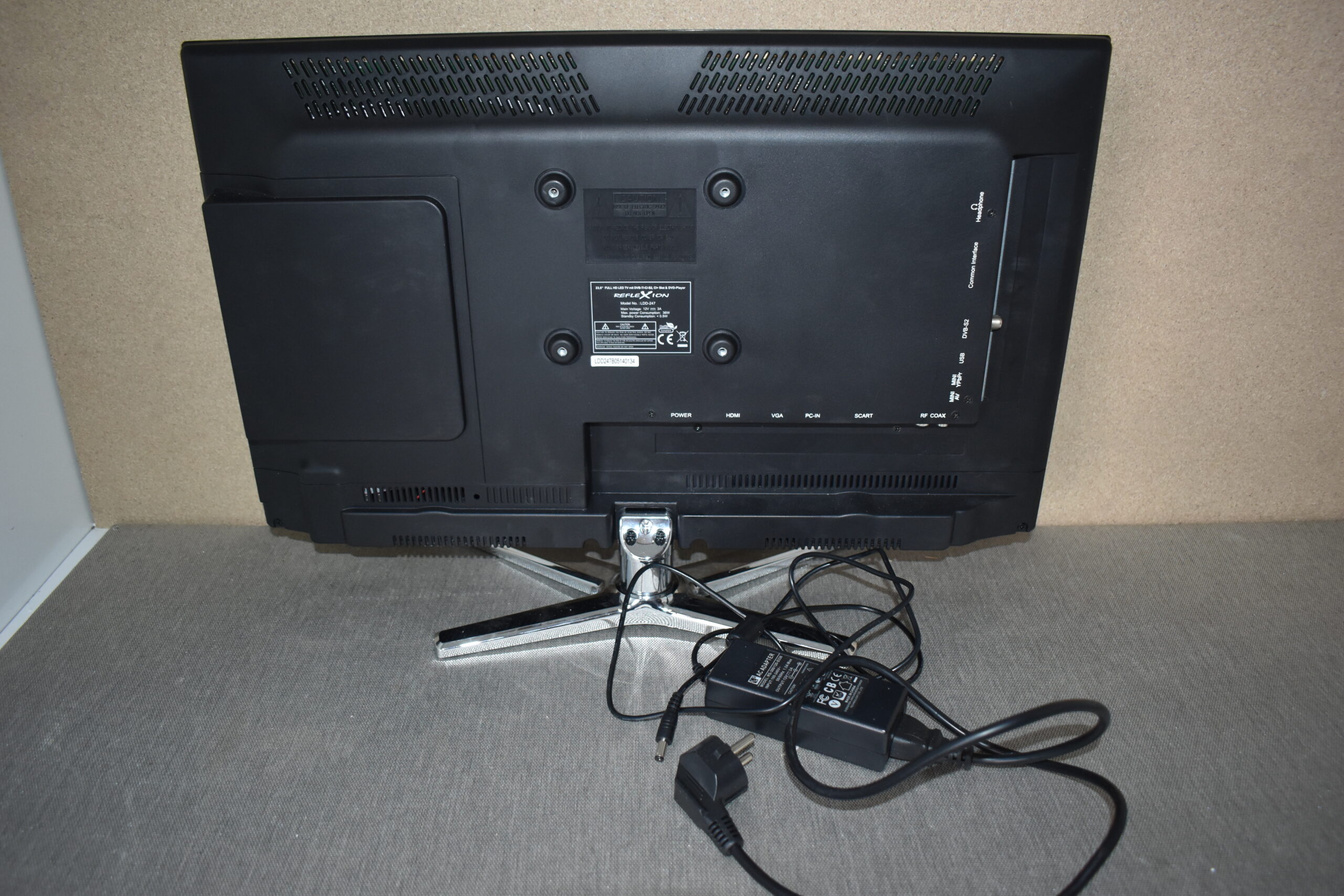 Caratec TV 22" Modell: LDD-247