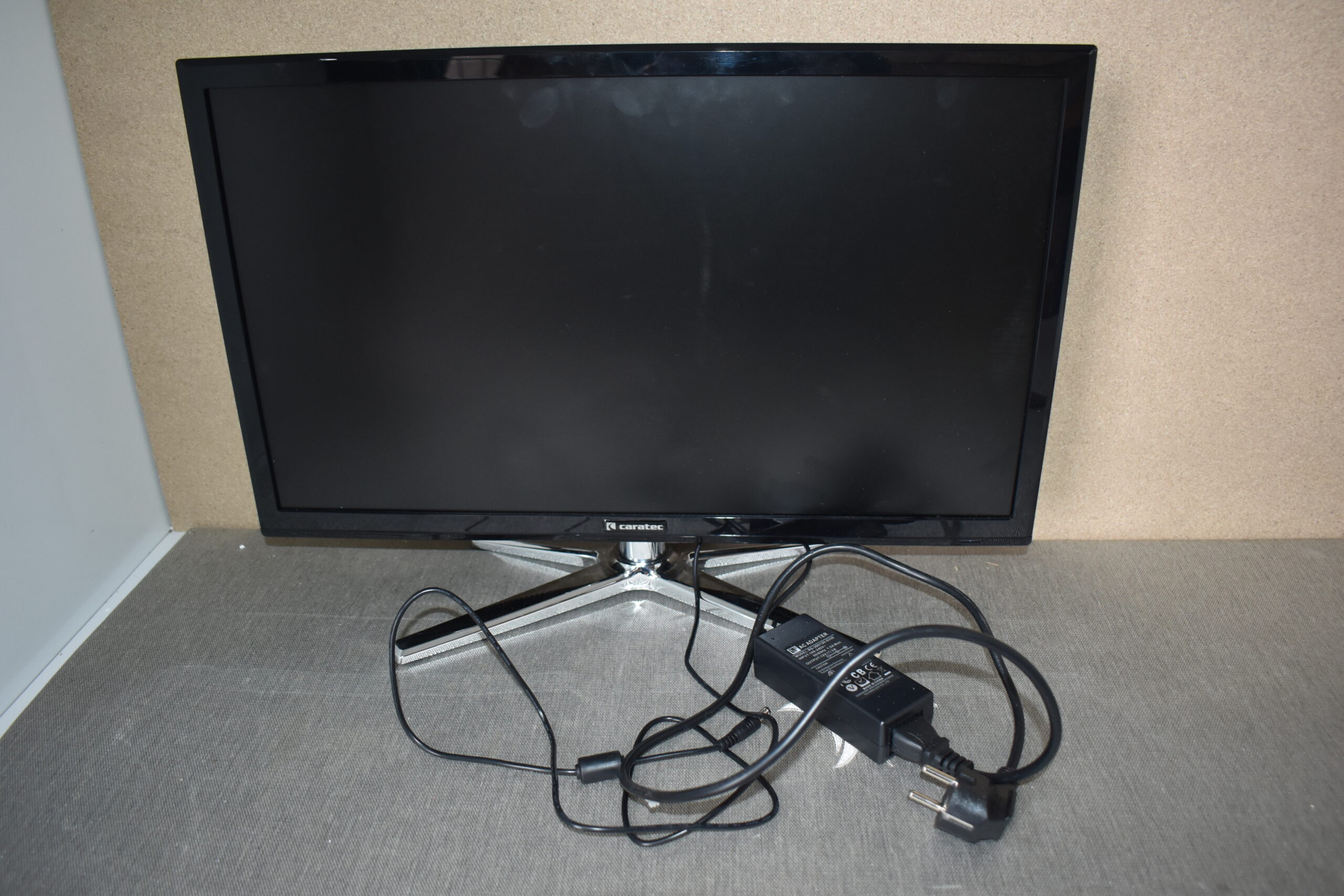 Caratec TV 22" Modell: LDD-247