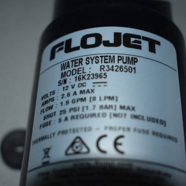 Flojet Wasserpumpe mit Adapter und Anleitung Model: R3426501