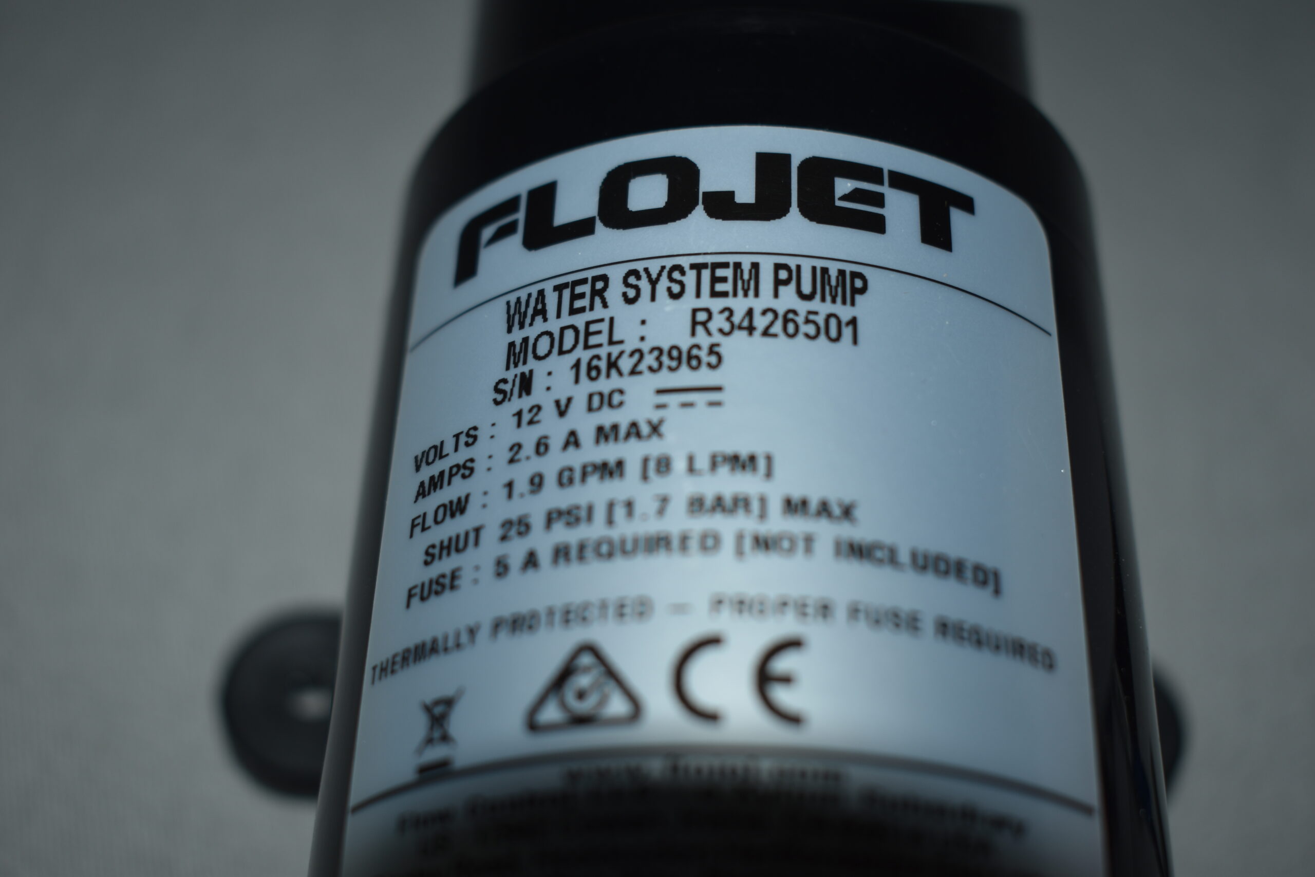 Flojet Wasserpumpe mit Adapter und Anleitung Model: R3426501