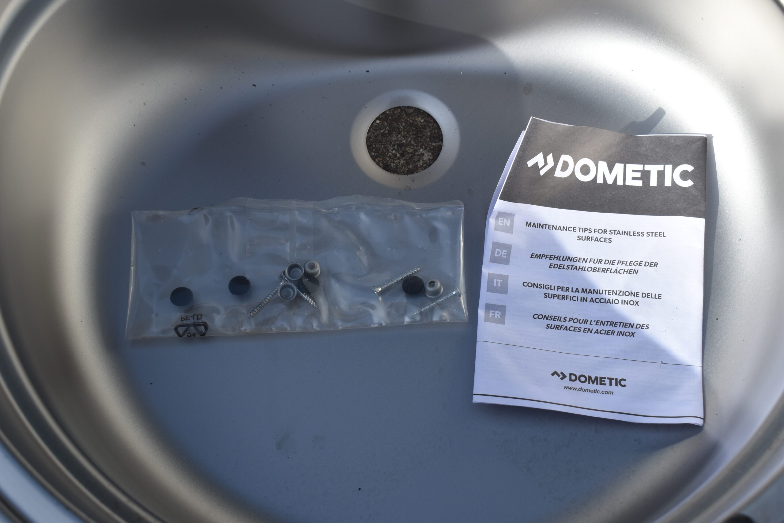 Dometic Spülbecken aus Edelstahl mit Glasdeckel Durchmesser ca. 42 cm