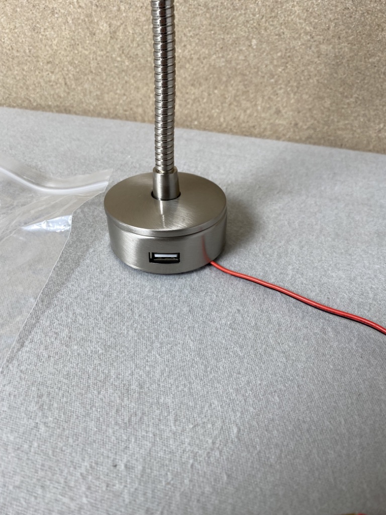 Schwanenhalslampe / Leselampe LED mit USB-Anschluss 28cm Brushed Chrome 12 V