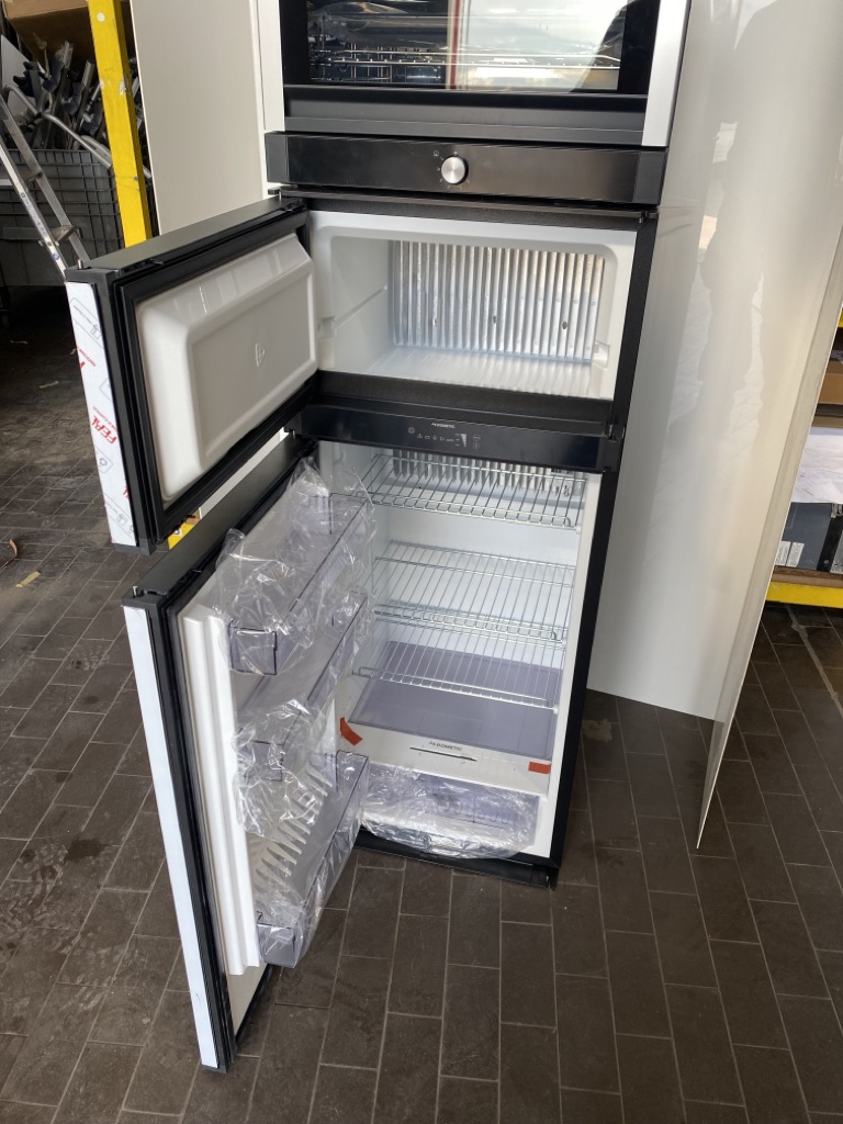 Dometic RMDT 10.5X Absorberkühlschrank mit Backofen