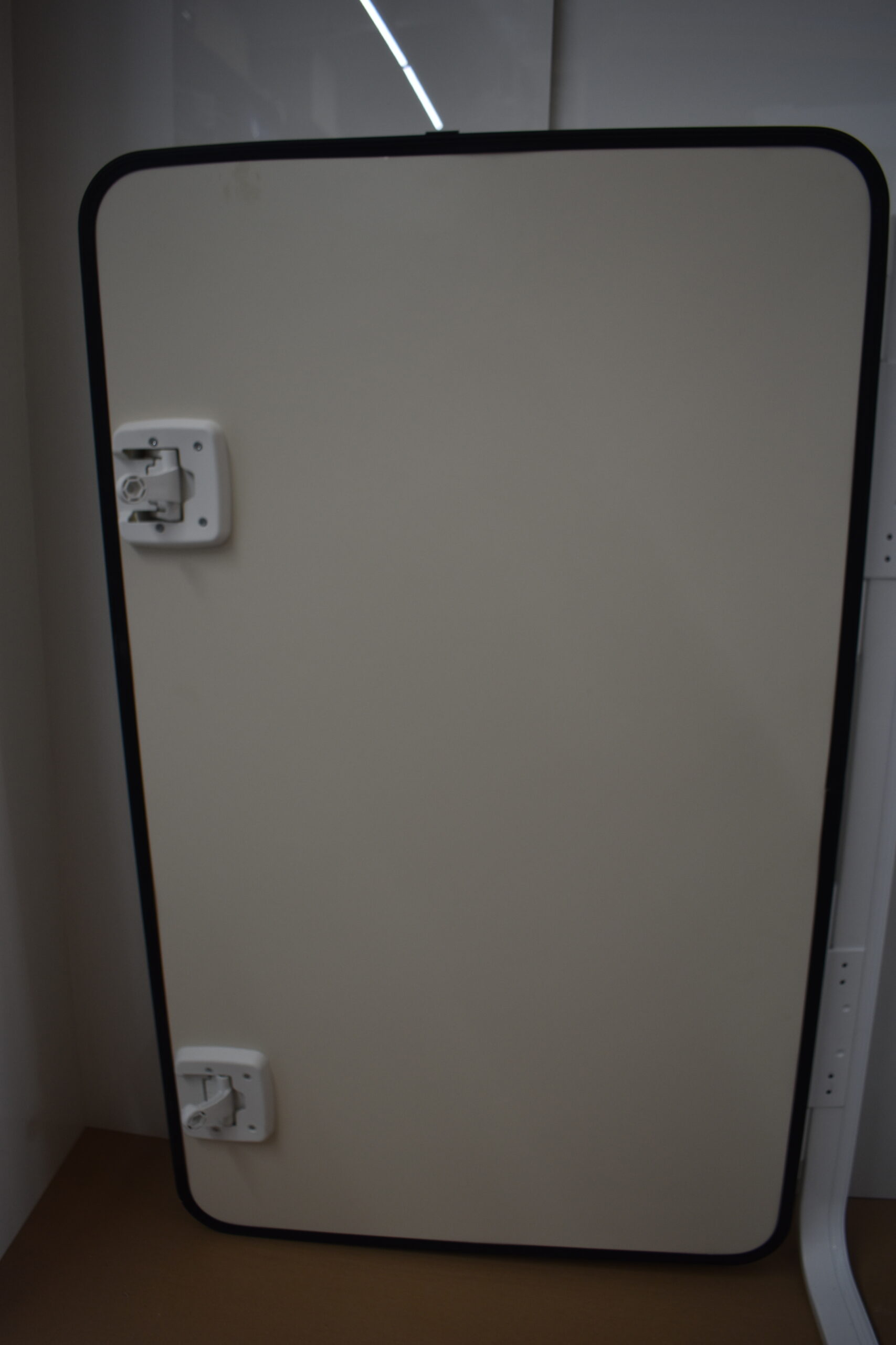 Serviceklappe weiß 750 x 1220 mm, RAL 9010 Alu pulverbeschichtet