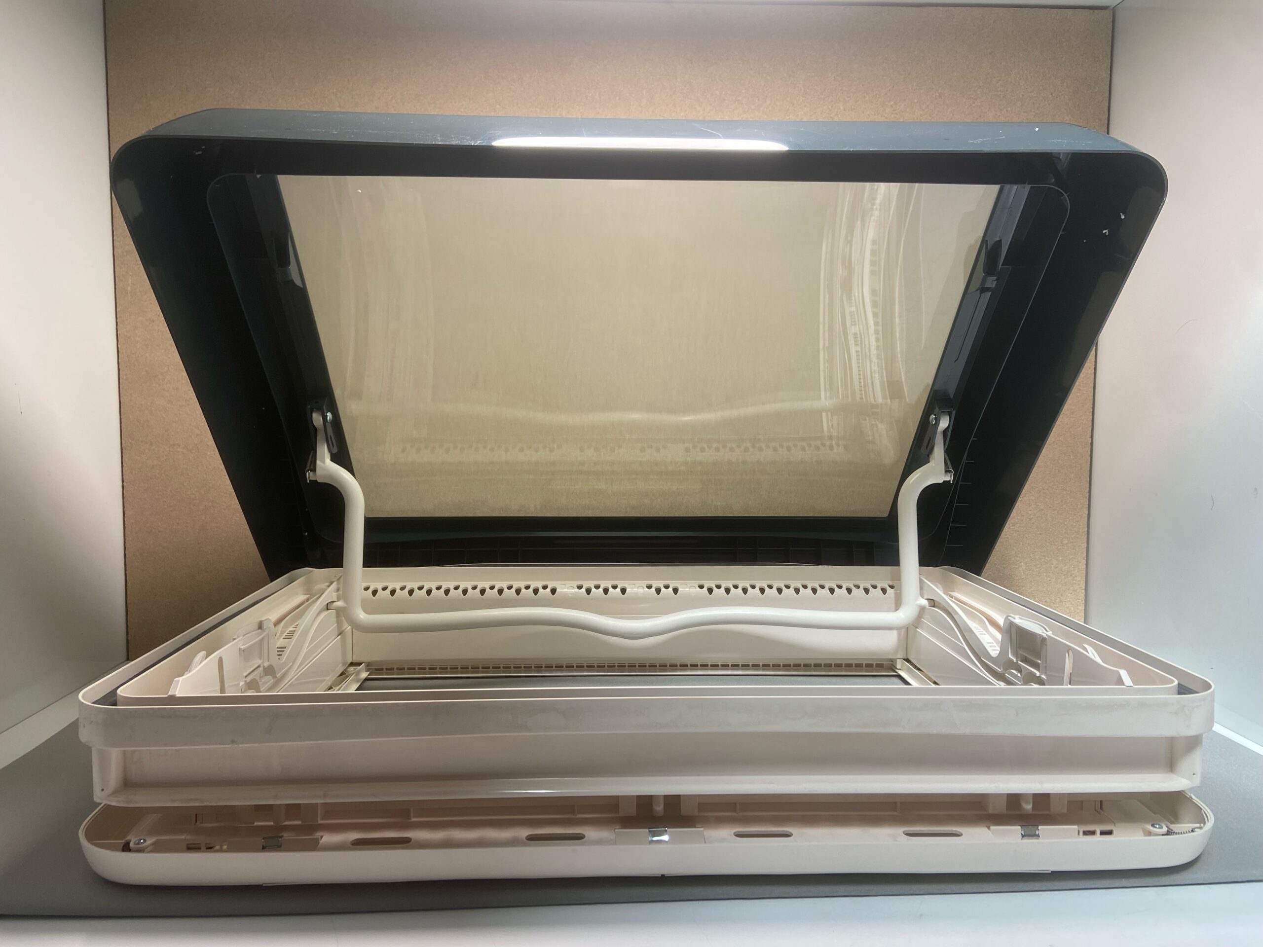 Dometic Midi Heki 700x500mm mit Zubehör