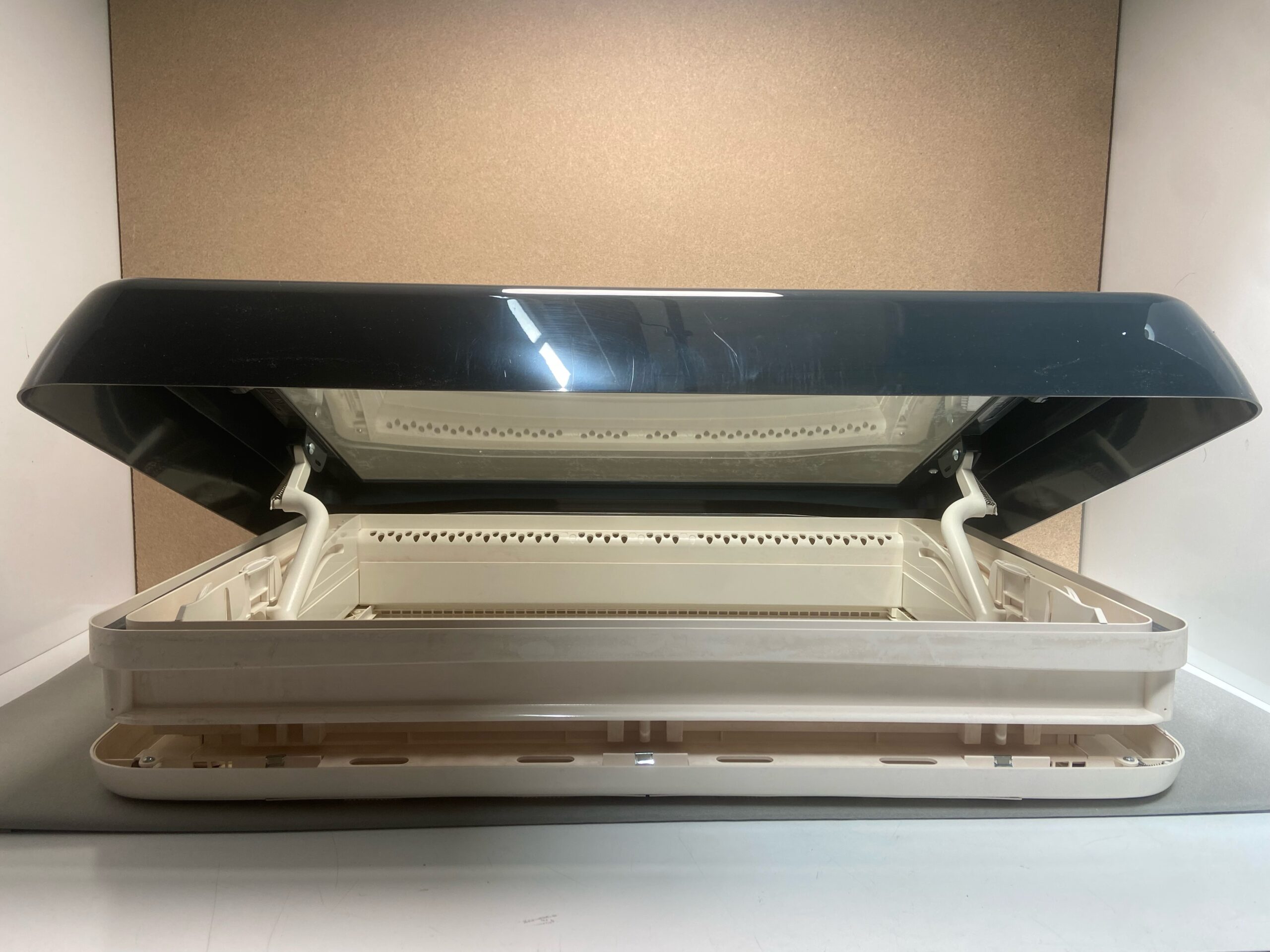 Dometic Midi Heki 700x500mm mit Zubehör