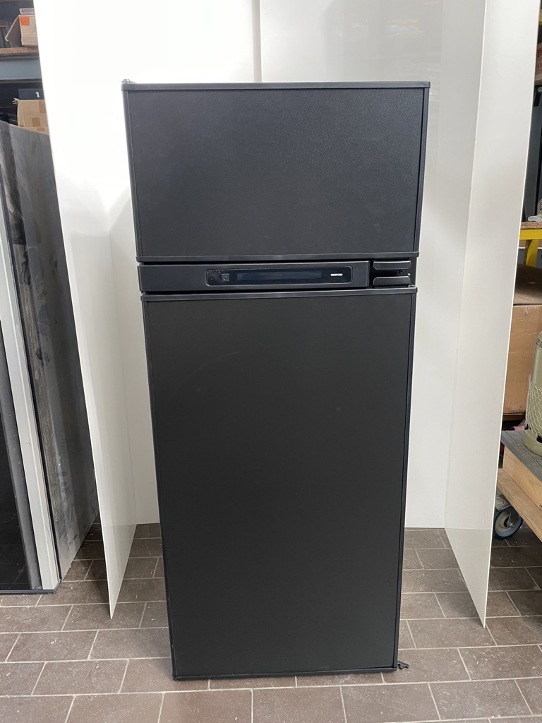 THETFORD Kühlschrank mit Gefrierfach, Model No: REFR N4170A, schwarz, neu – Bild 2