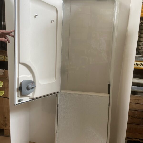 Wohnwagentür von EuraMobil, 174,5 x 57,5cm