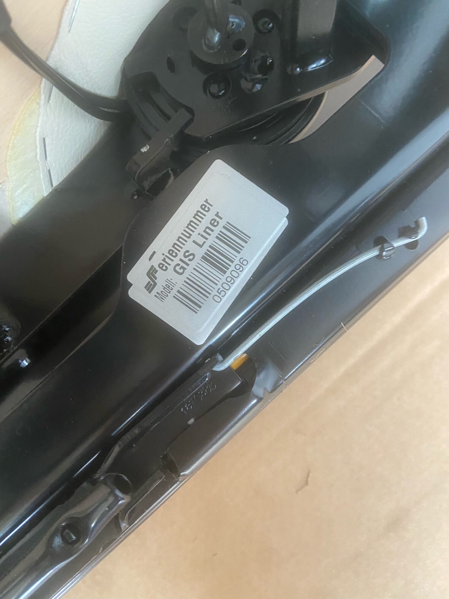 Aguti  Fahrersitz Gis Liner, beige / grau