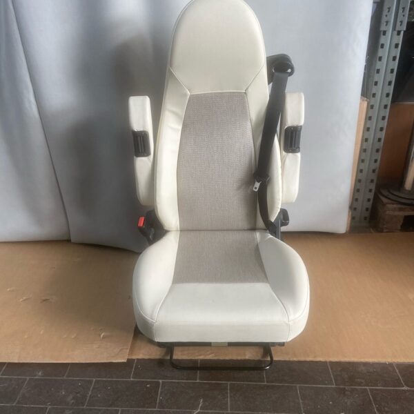 Aguti  Fahrersitz Gis Liner, beige / grau