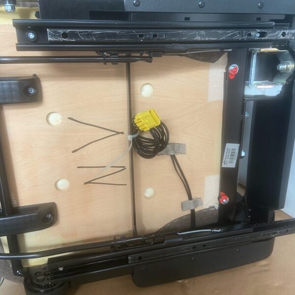 Aguti Fahrersitz Gis Liner in braun / grau für Wohnmobil