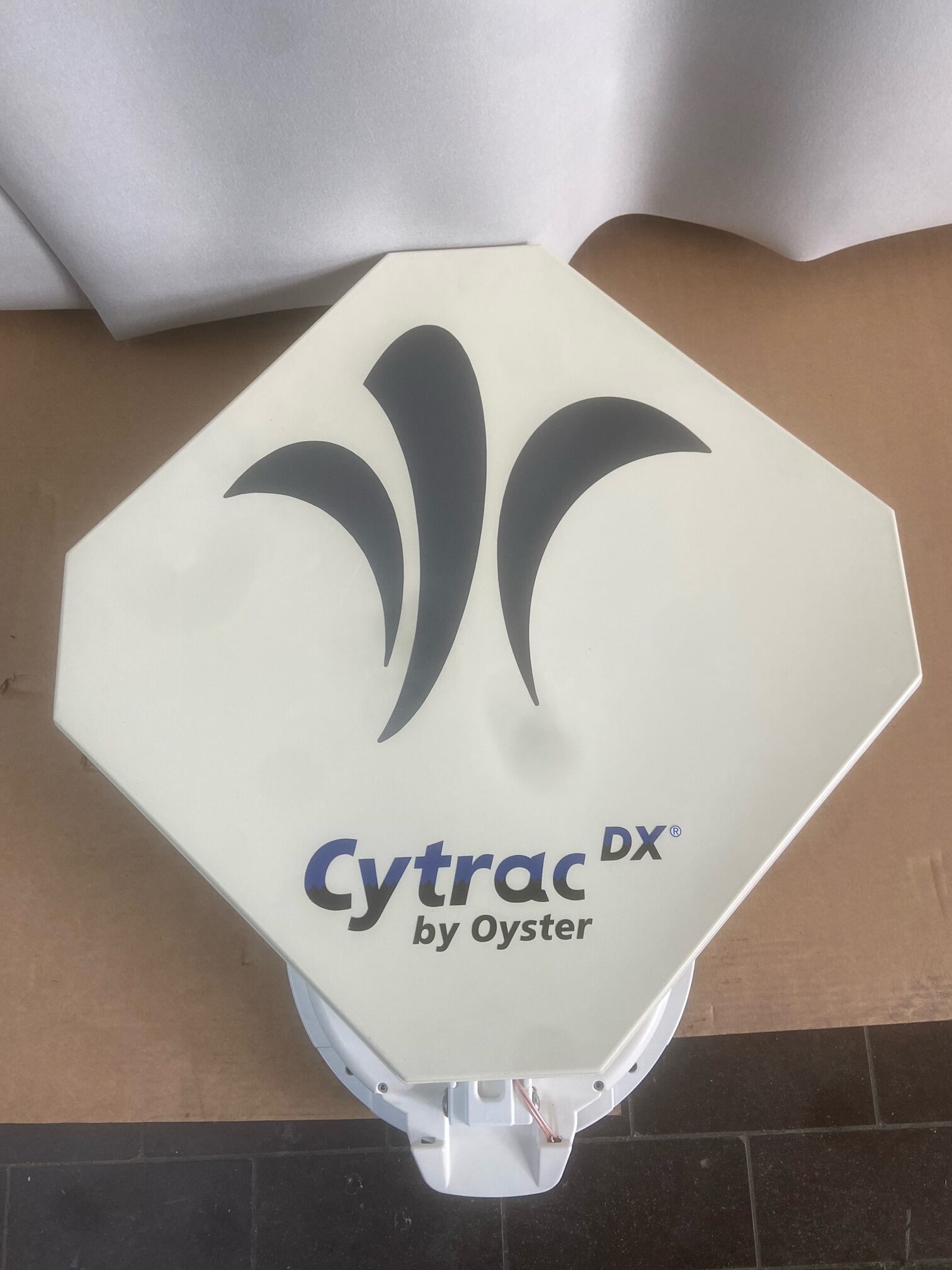 Satellitenschüssel Oyster Cytrac DX twin, Niesmann & Bischoff