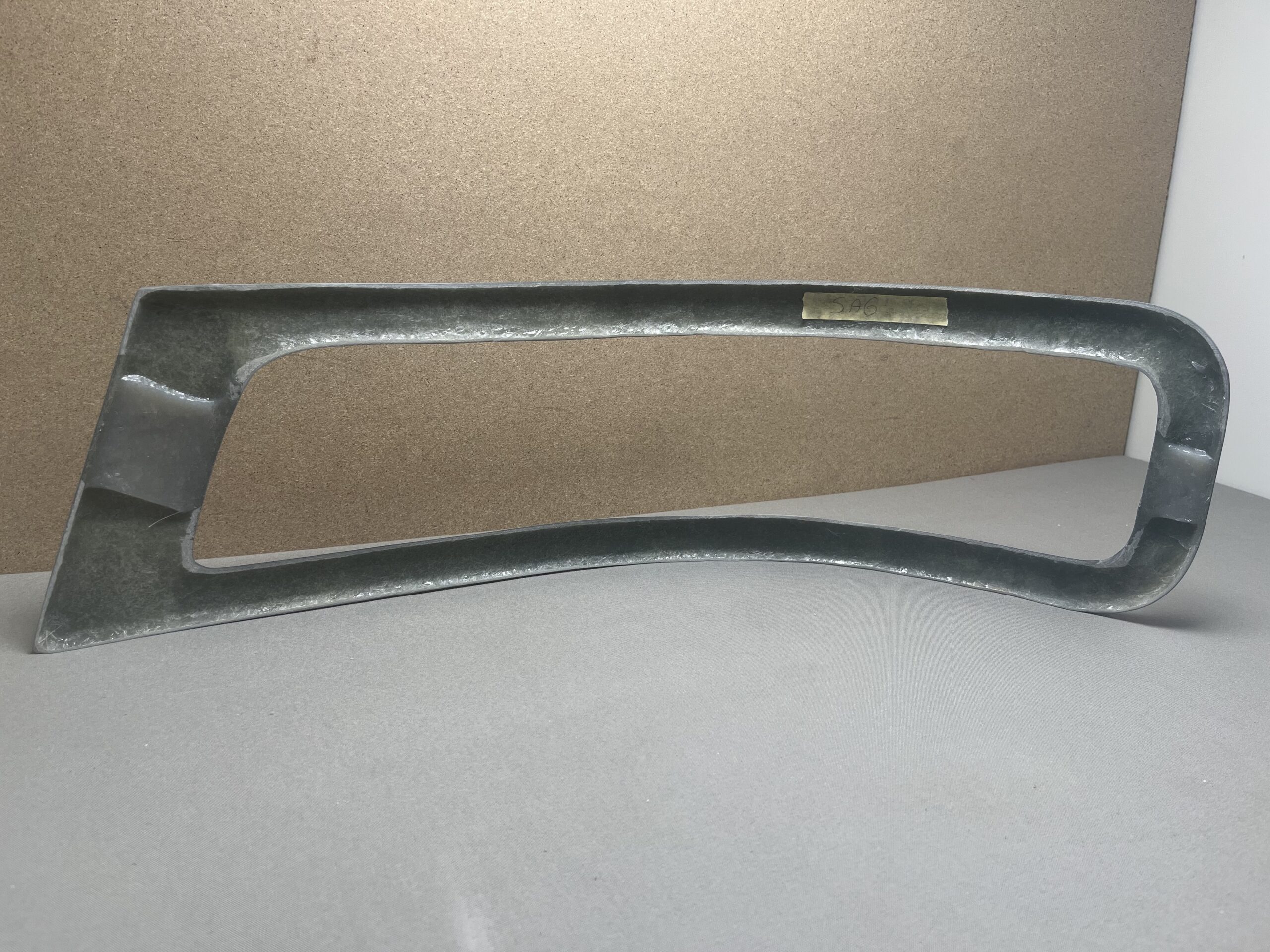 Niesmann & Bischoff Scheinwerferrahmen Flair 1 rechts hellgrau grundiert