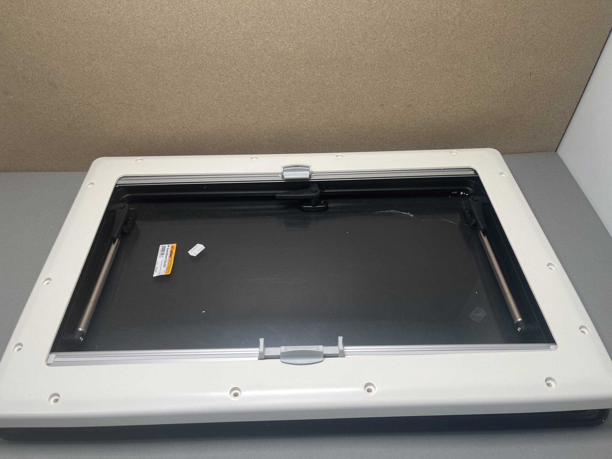 Reimo Ausstellfenster 700x450mm mit Innenrahmen