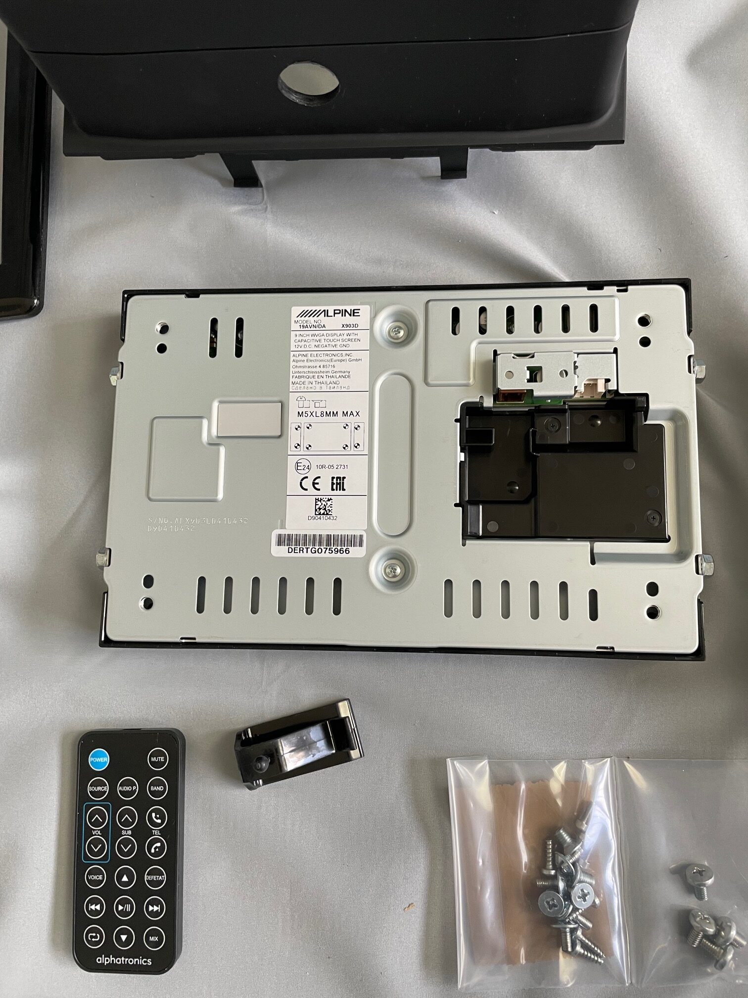 XXL Premium Infotainment System, Alpine Model X902D-ID