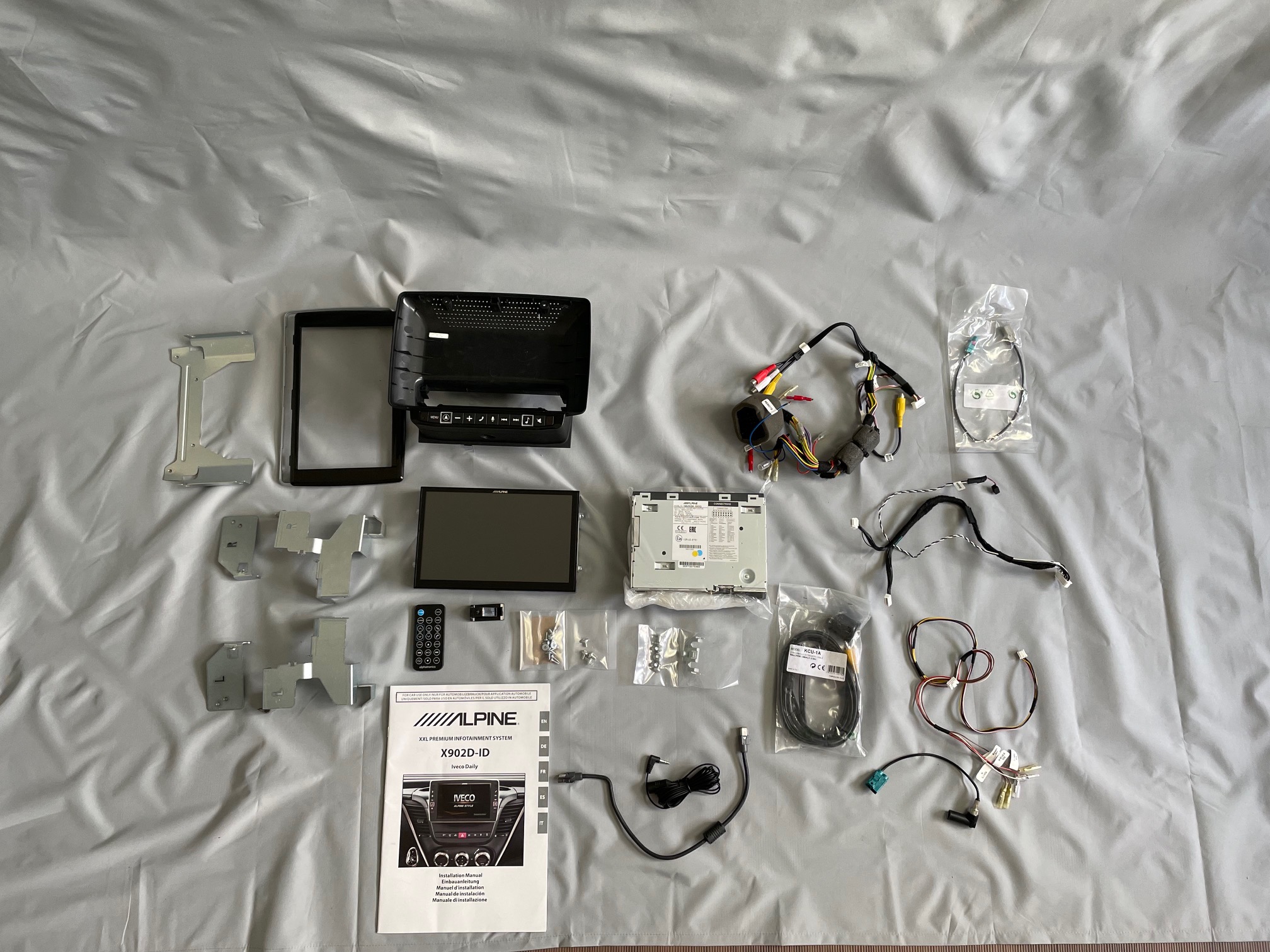 XXL Premium Infotainment System, Alpine Model X902D-ID