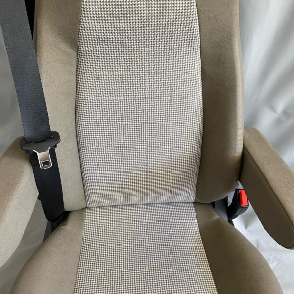 Aguti Automotiv GIS Liner, Beifahrersitz