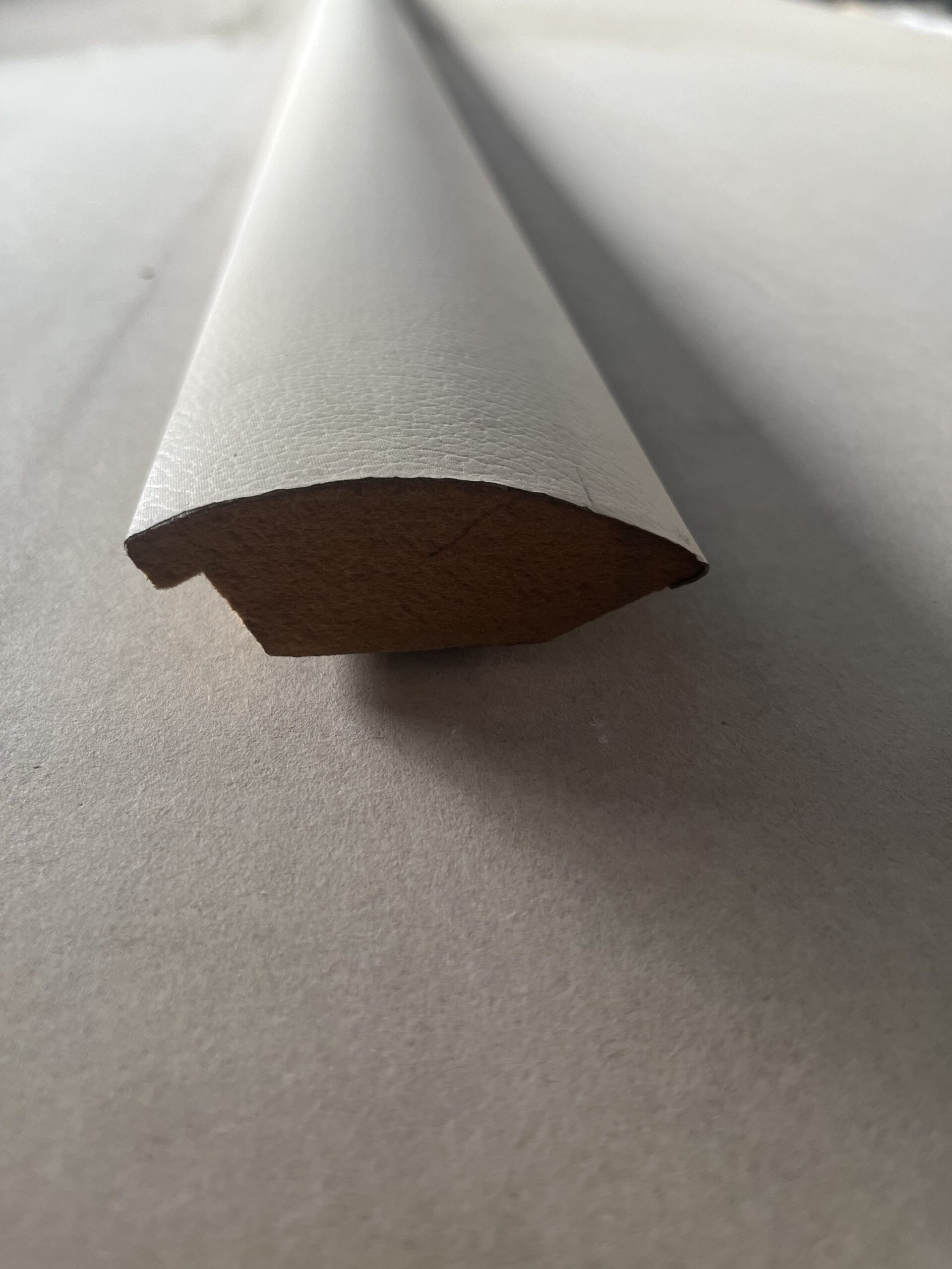 Leiste Holz Massivholz beschichtet weiß Lederoptik 1,90 Meter