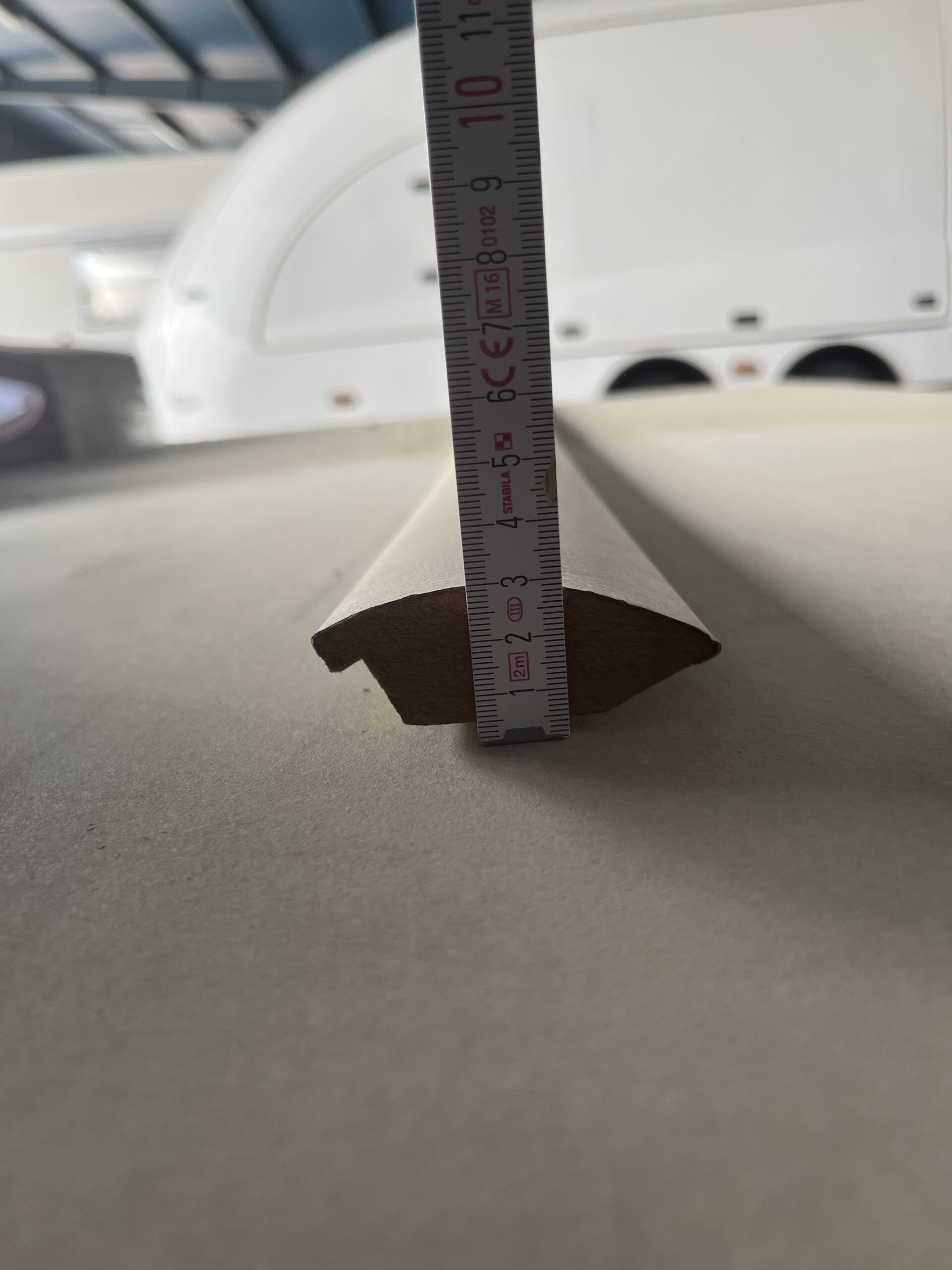 Leiste Holz Massivholz beschichtet weiß Lederoptik 1,90 Meter