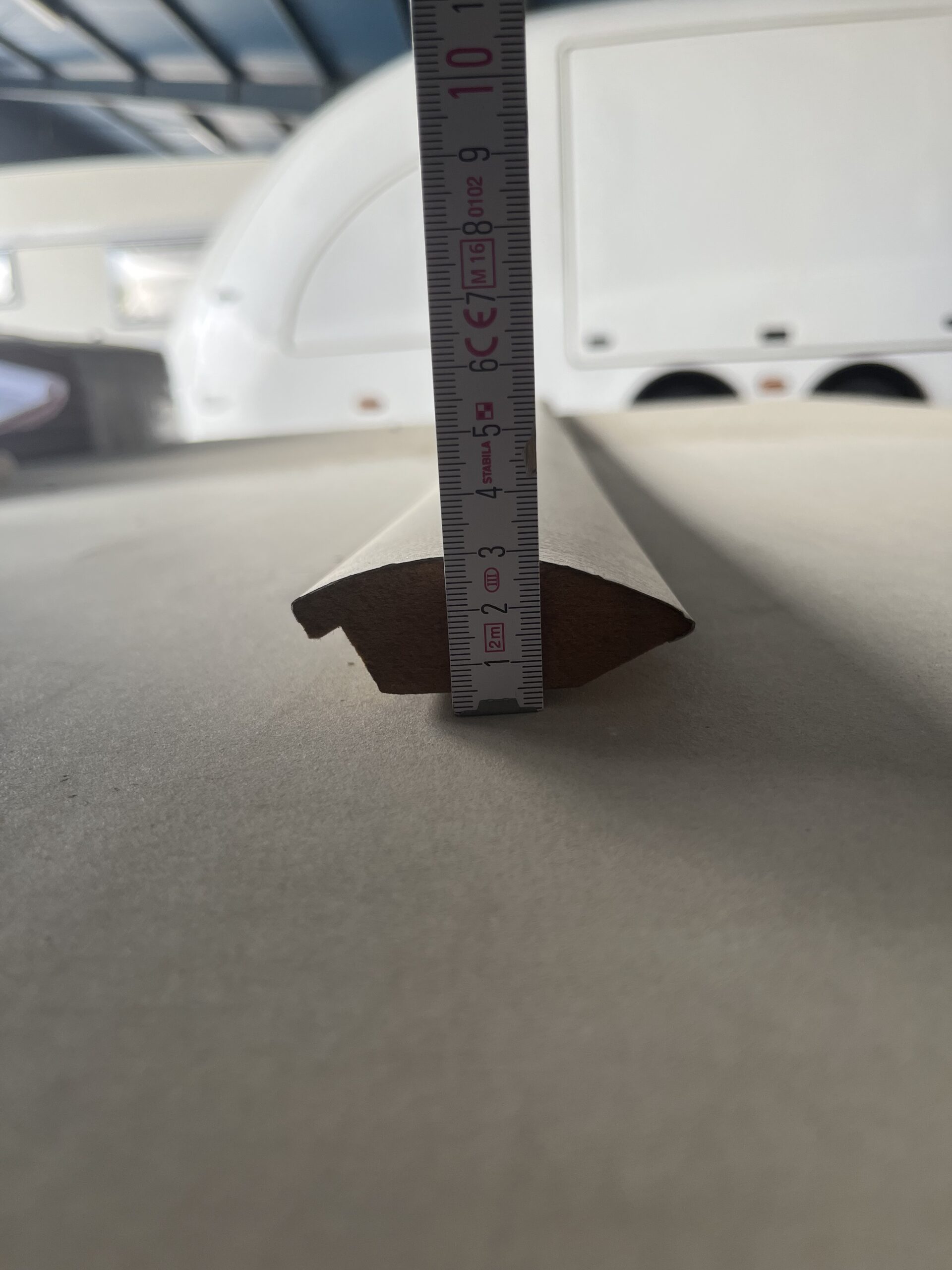 Leiste Holz Massivholz beschichtet weiß Lederoptik 1,90 Meter