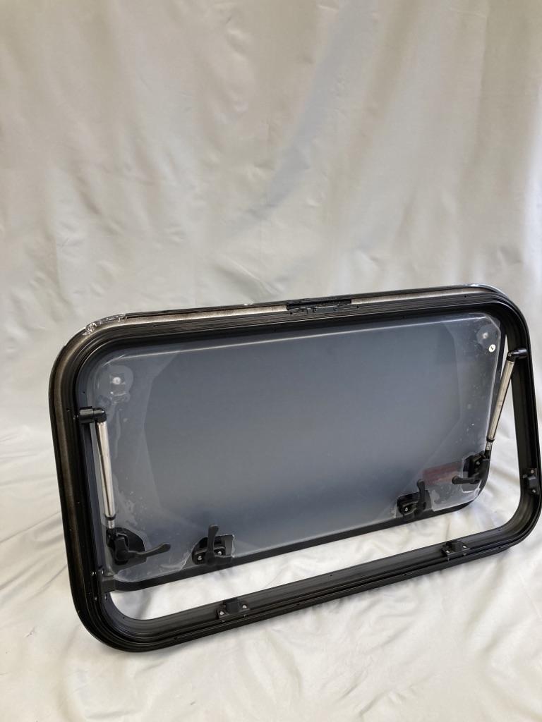 Carbest Ausstellfenster RW Compact mit getönter Acrylverglasung 700x400mm – Bild 4