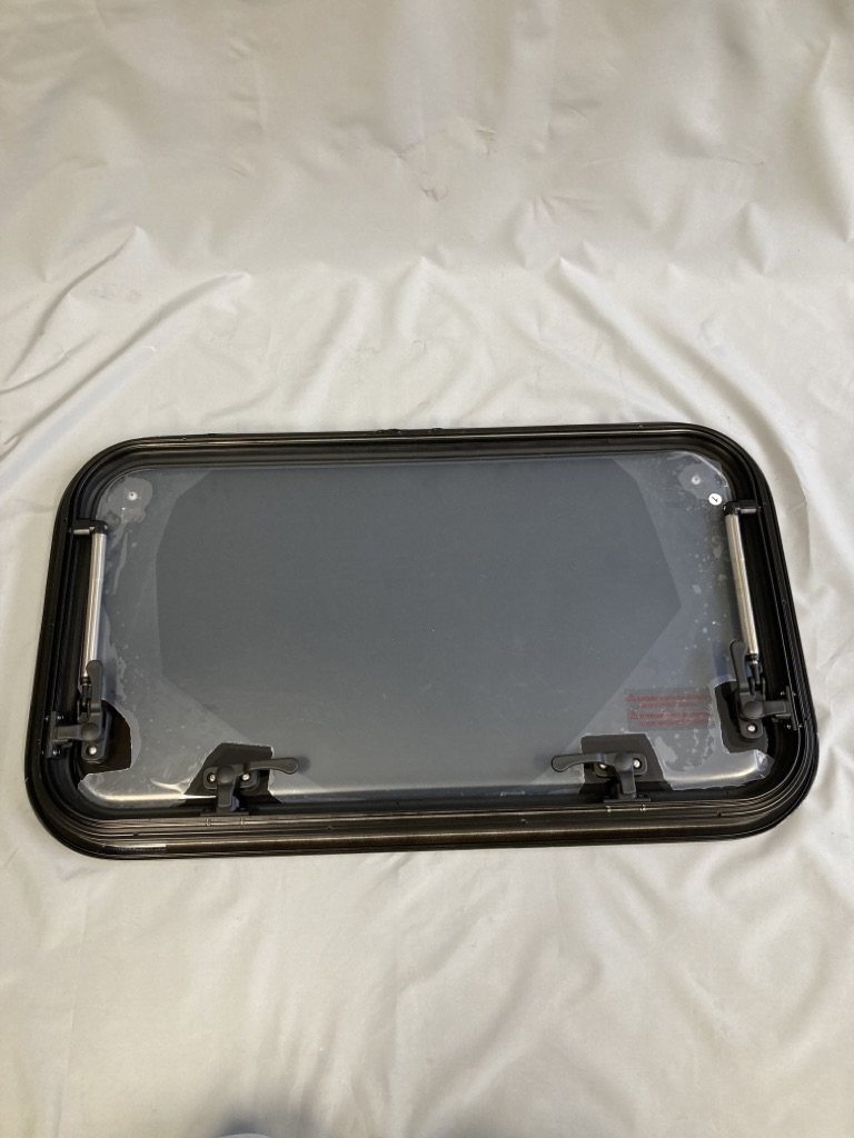 Carbest Ausstellfenster RW Compact mit getönter Acrylverglasung 700x400mm – Bild 3