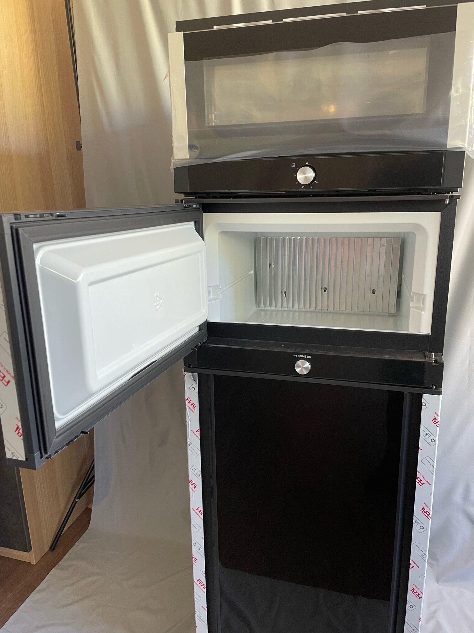 Dometic RMDT 10.5 Kühlschrank mit Gefrierfach und Backofen 10-Series