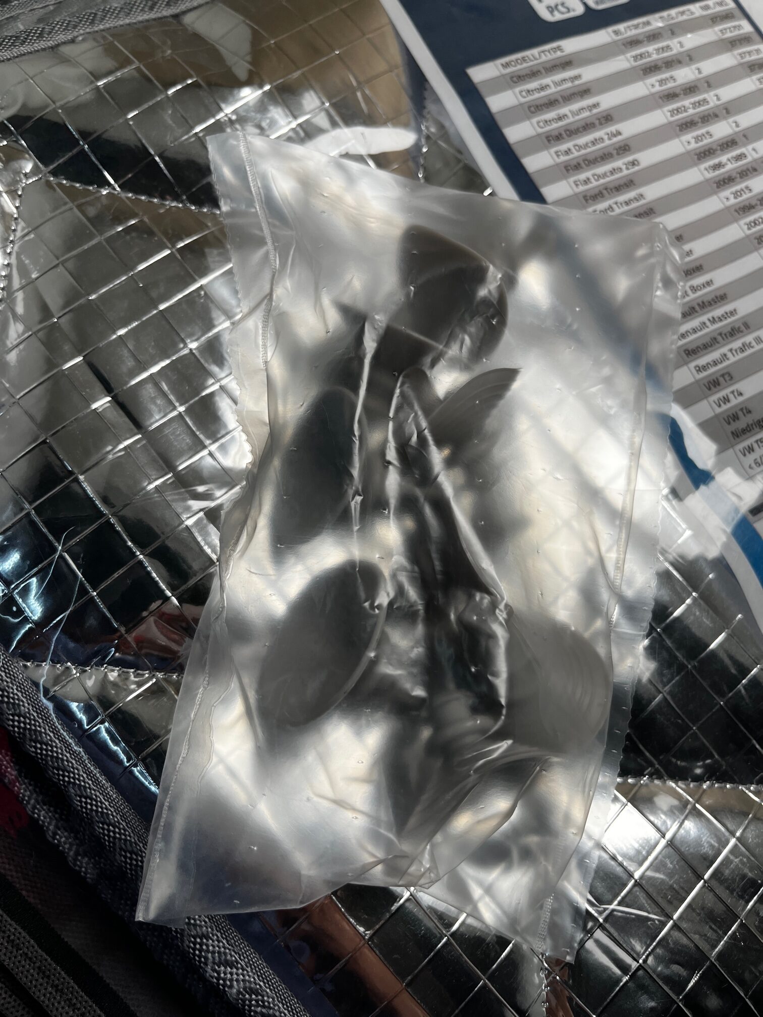 Carbest Isoflex Thermomatte für Heckklappe Heckseite für VW T5 ab 2003 37283