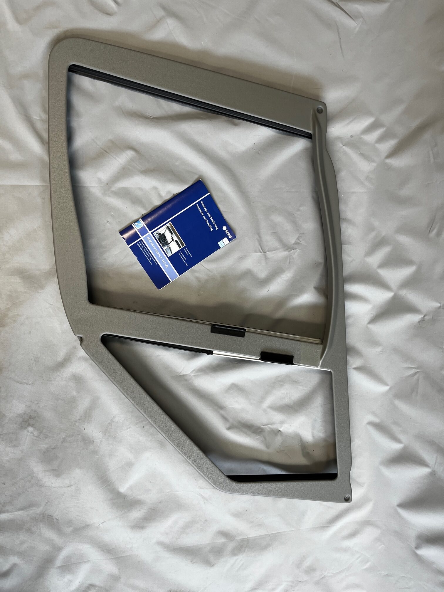 Remis Remifront Verdunklungslösung Fahrerkabine Sprinter/VW Crafter >2006 rechts