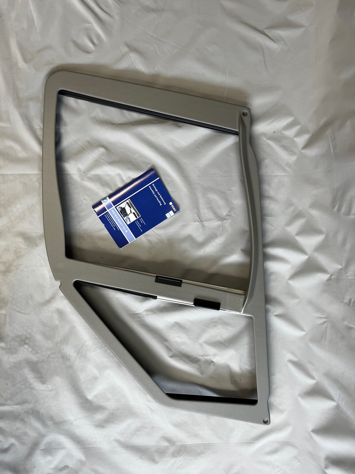 Remis Remifront Verdunklungslösung Fahrerkabine Sprinter/VW Crafter >2006 rechts