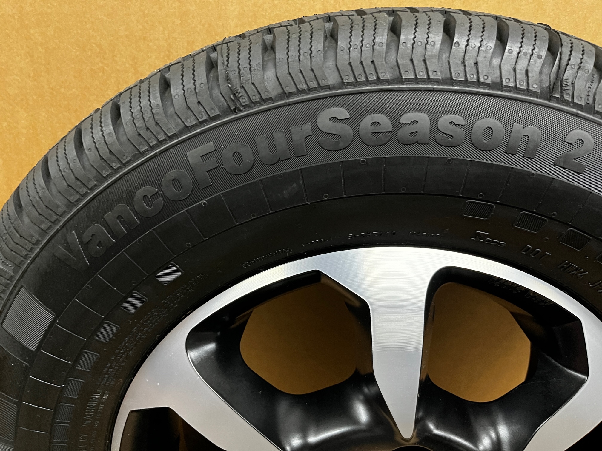 Continental Vanco Four Seasons 4 Kompletträder 225/75 R16C