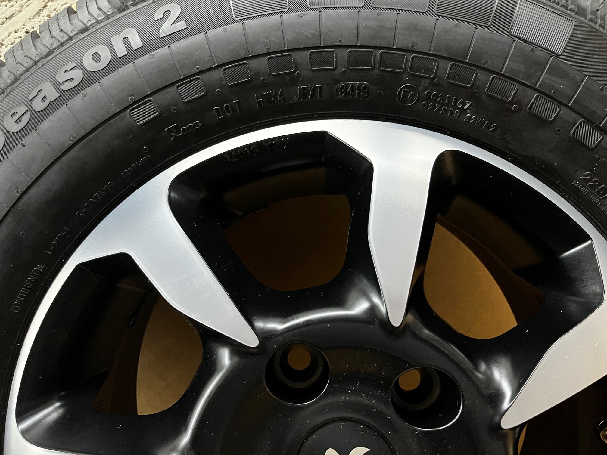 Continental Vanco Four Seasons 4 Kompletträder 225/75 R16C