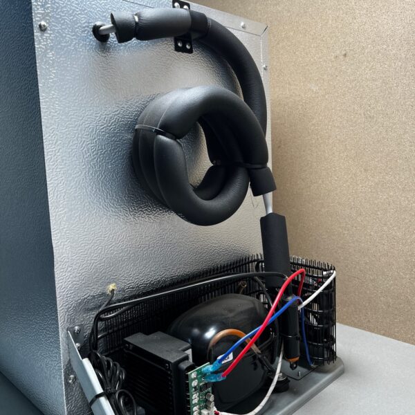 Carbest Kompressor Einbaukühlschrank 40L 71357