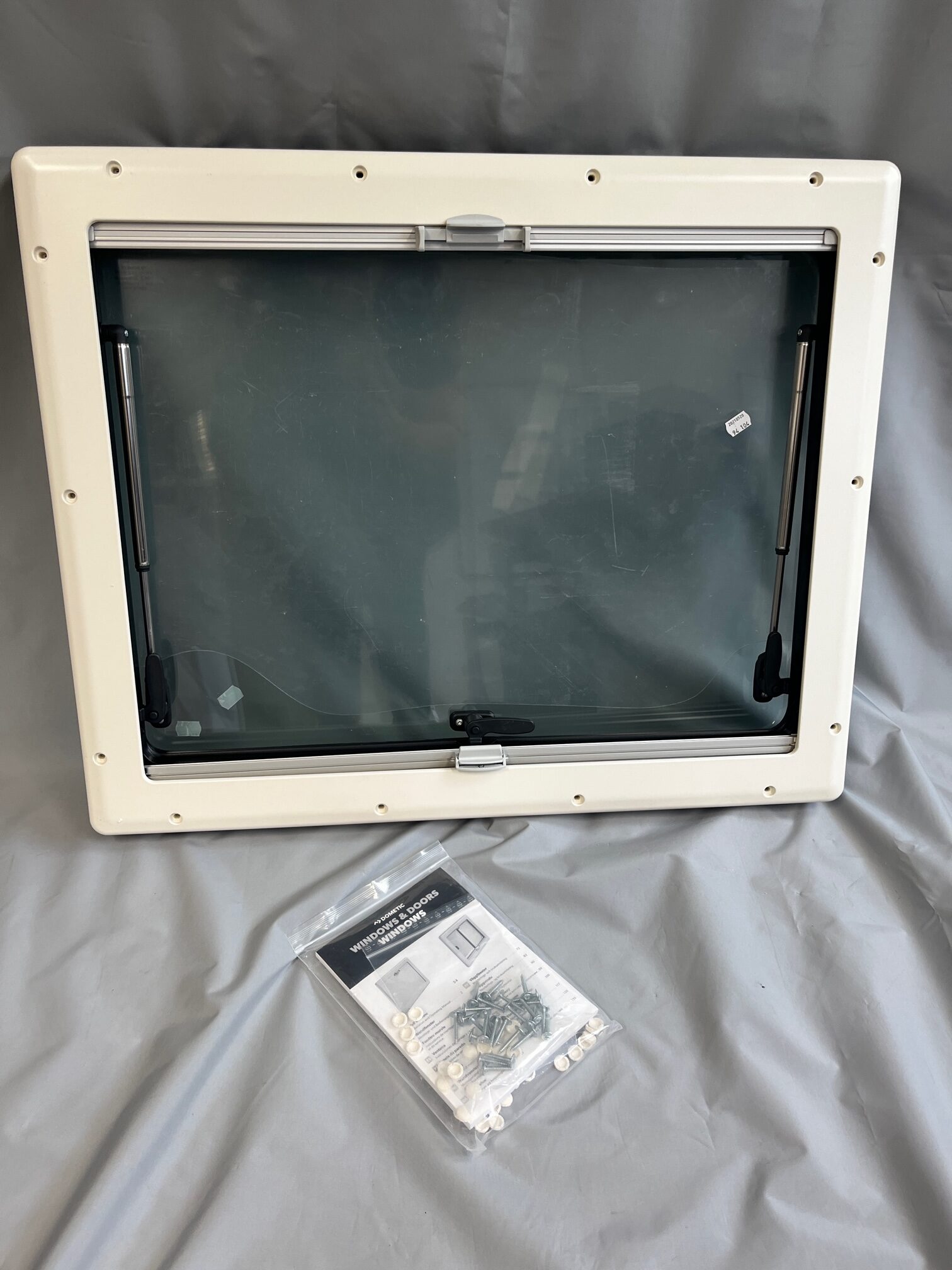 Dometic S4 Ausstellfenster mit Innenrahmen 750x600mm